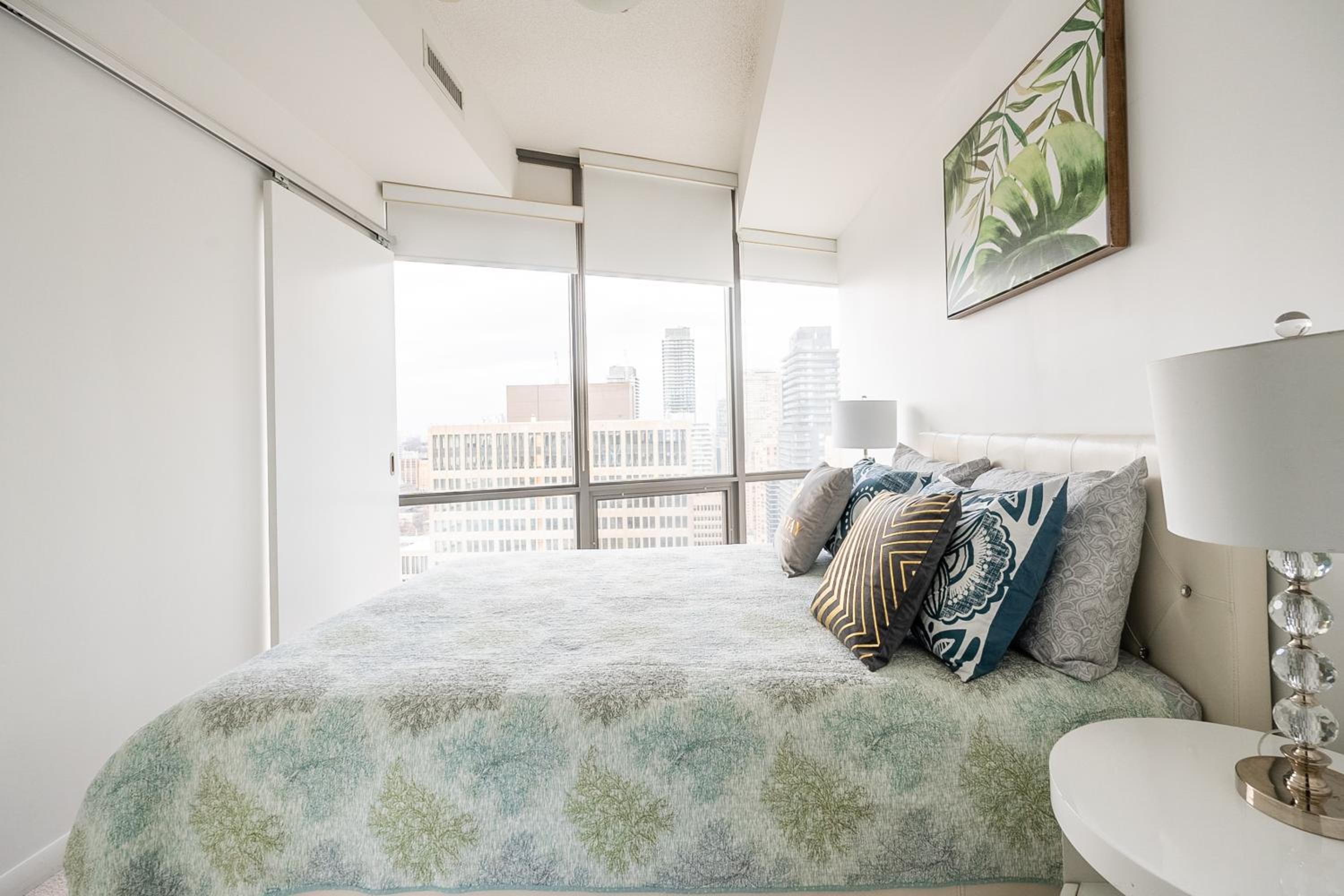 1BR High Floor View Downtown Toronto