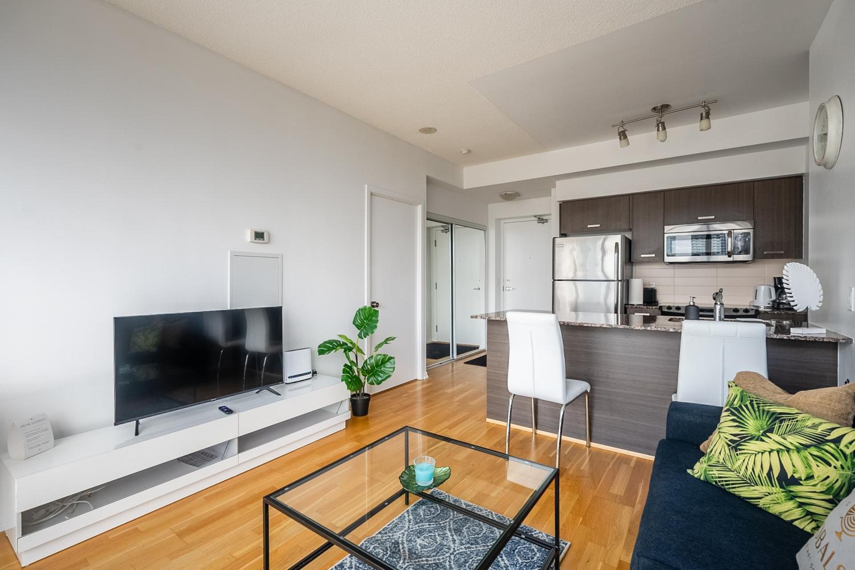1BR High Floor View Downtown Toronto