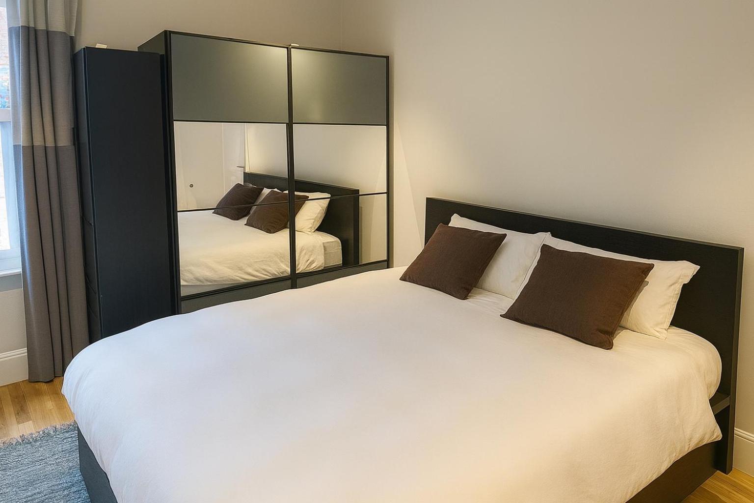 ARC DE TRIOMPHE-CARNOT Luxury & Design