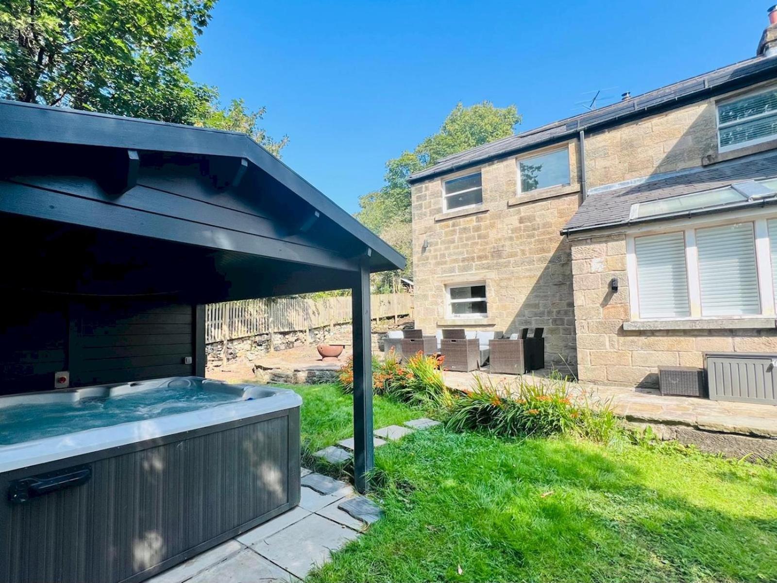 Hot Tub & Furry Friends - Characterful Buxton Home Pass The Keys