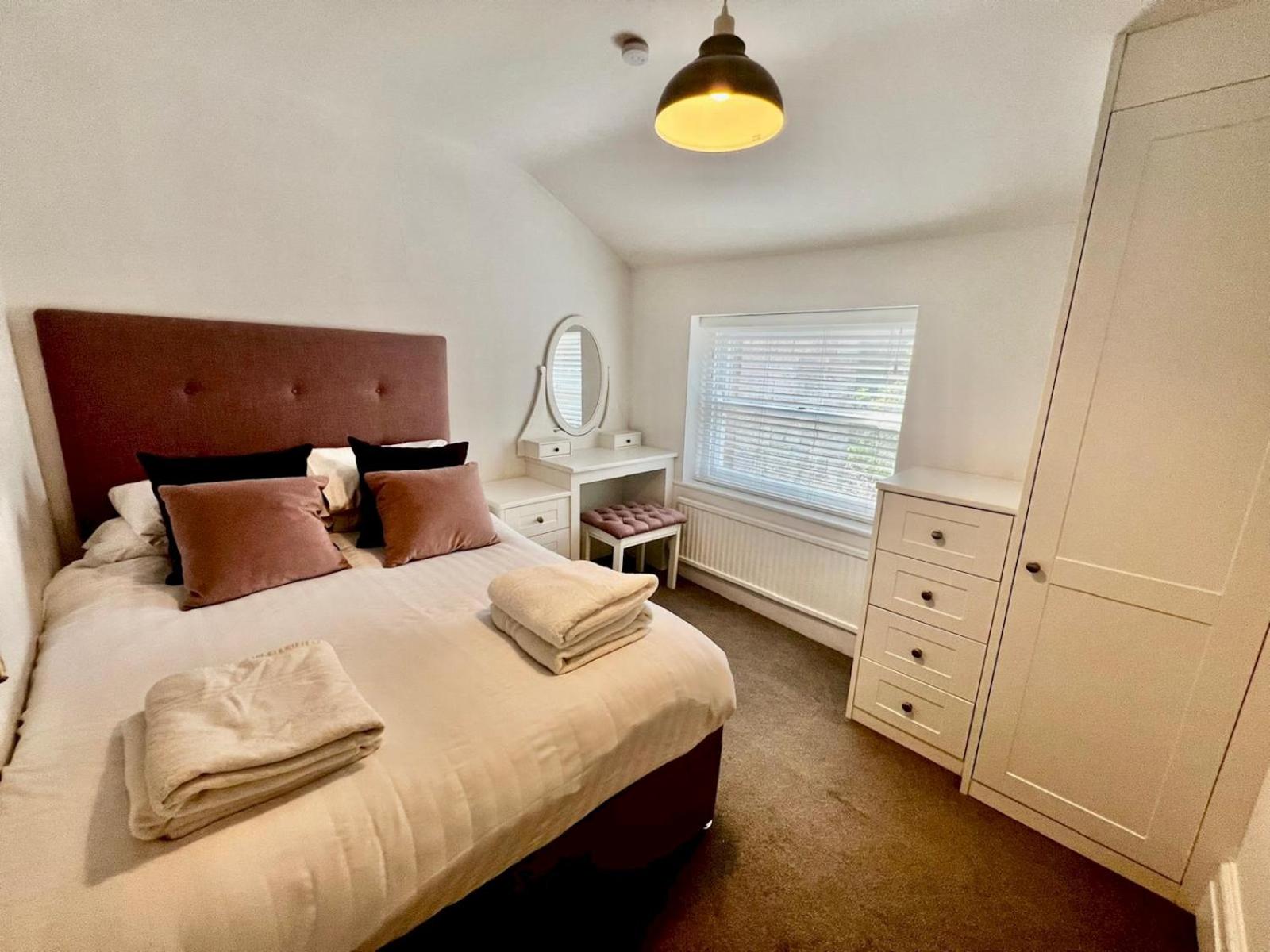 Hot Tub & Furry Friends - Characterful Buxton Home Pass The Keys