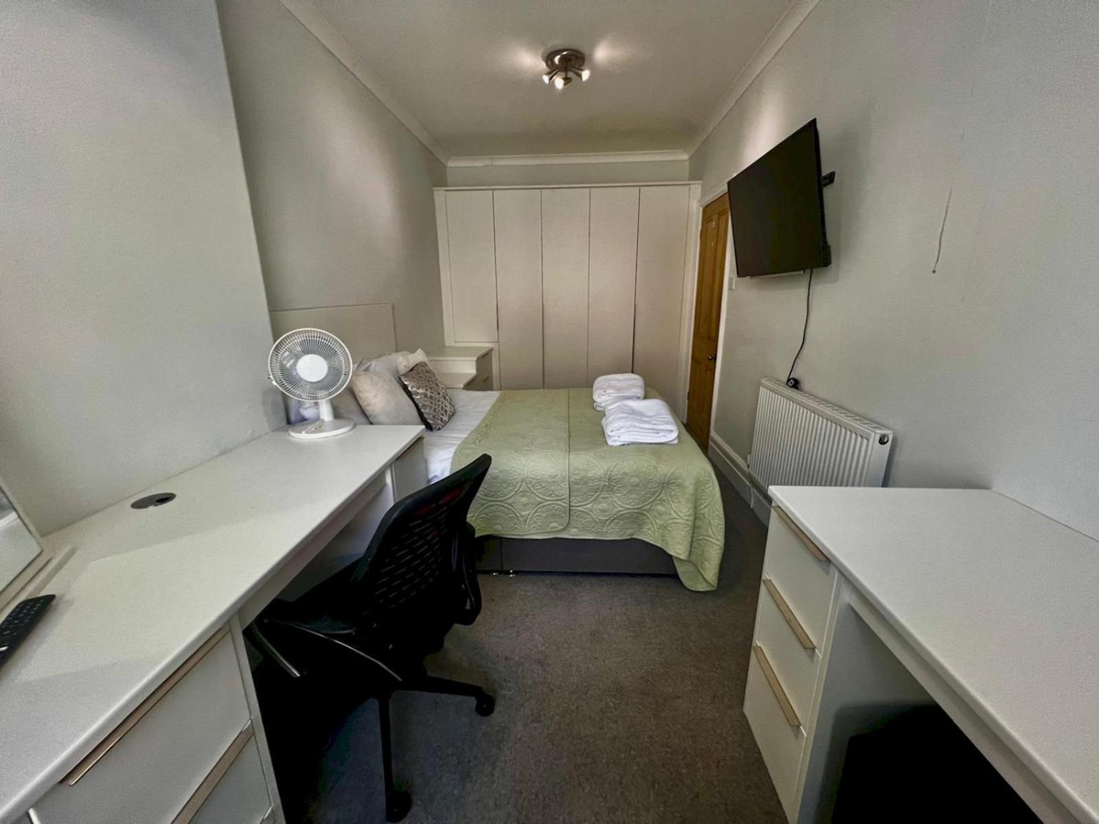 Hot Tub & Furry Friends - Characterful Buxton Home Pass The Keys