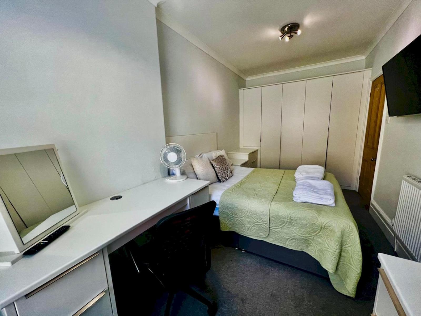 Hot Tub & Furry Friends - Characterful Buxton Home Pass The Keys