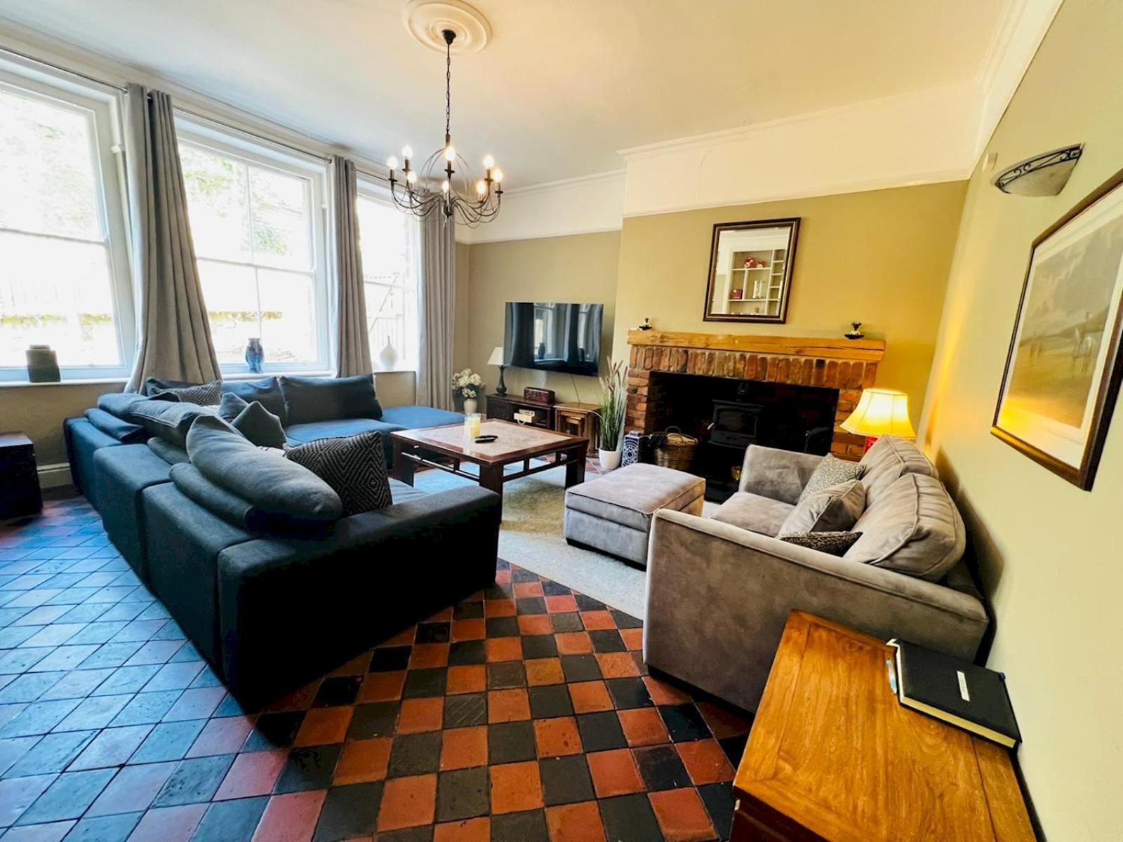 Hot Tub & Furry Friends - Characterful Buxton Home Pass The Keys