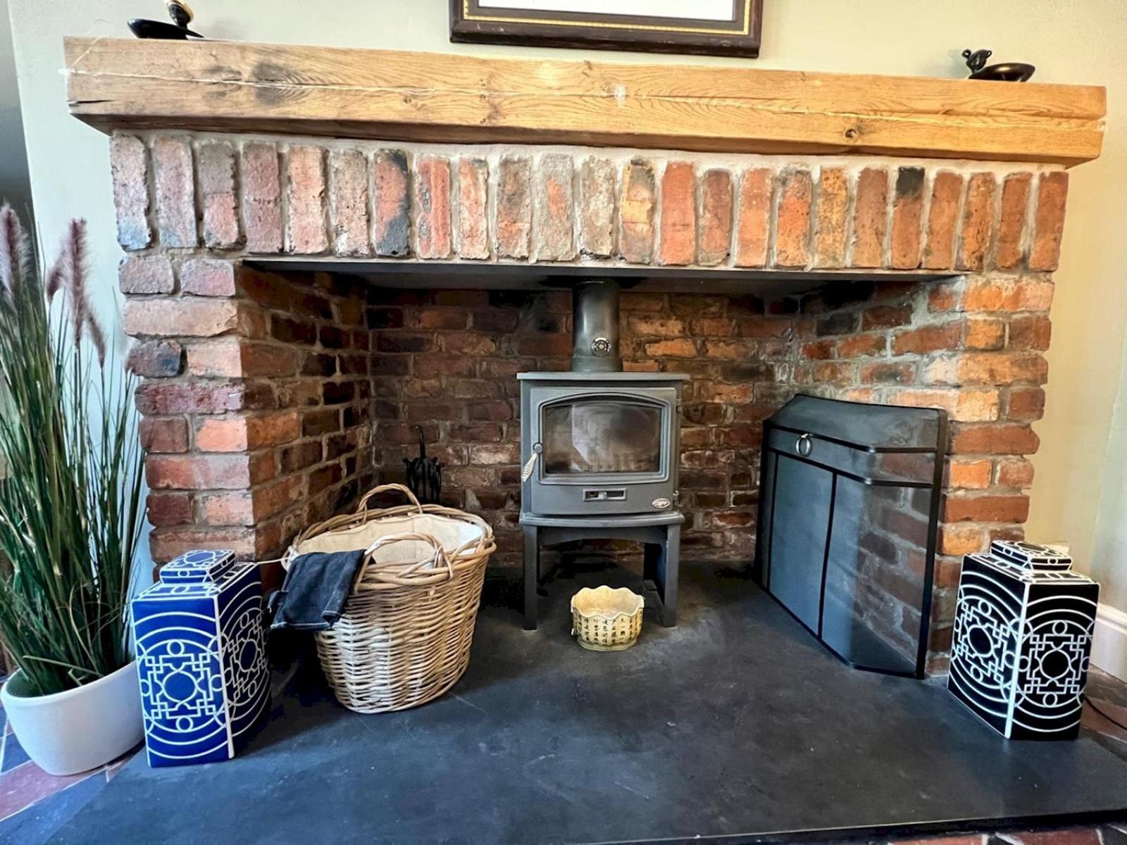 Hot Tub & Furry Friends - Characterful Buxton Home Pass The Keys
