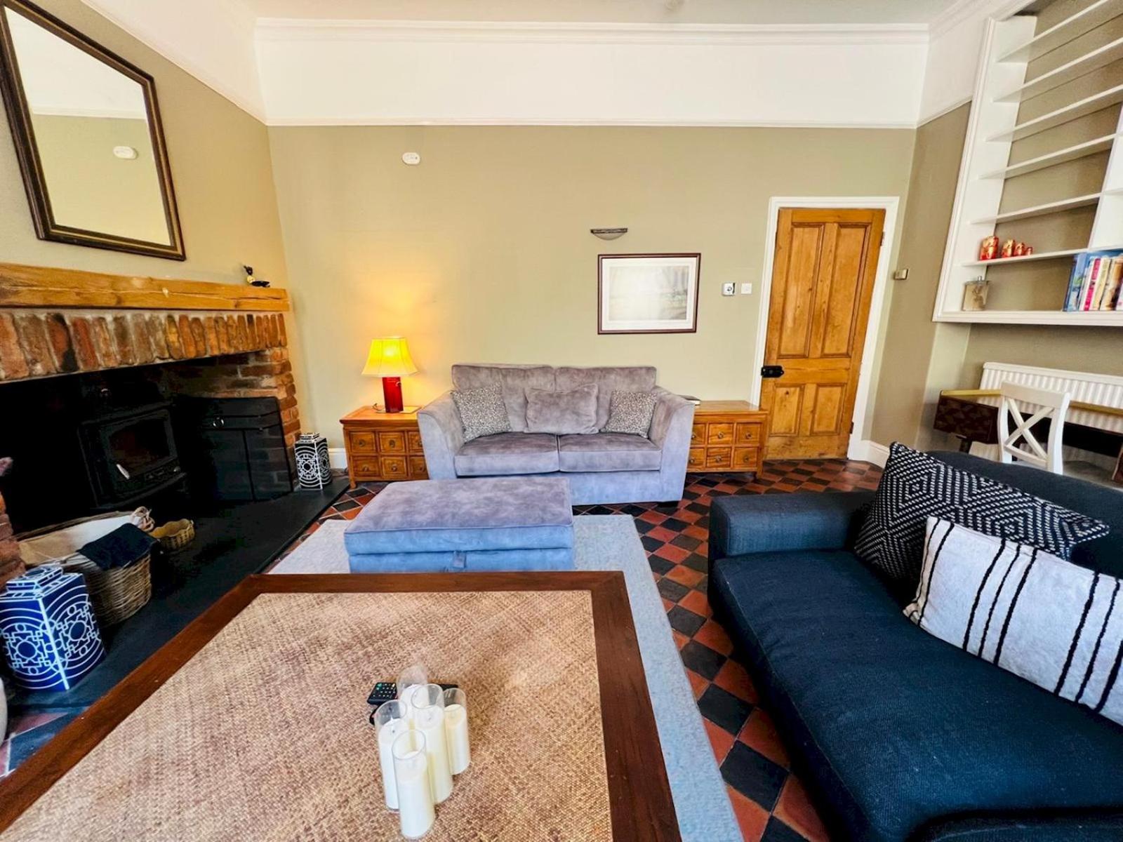 Hot Tub & Furry Friends - Characterful Buxton Home Pass The Keys