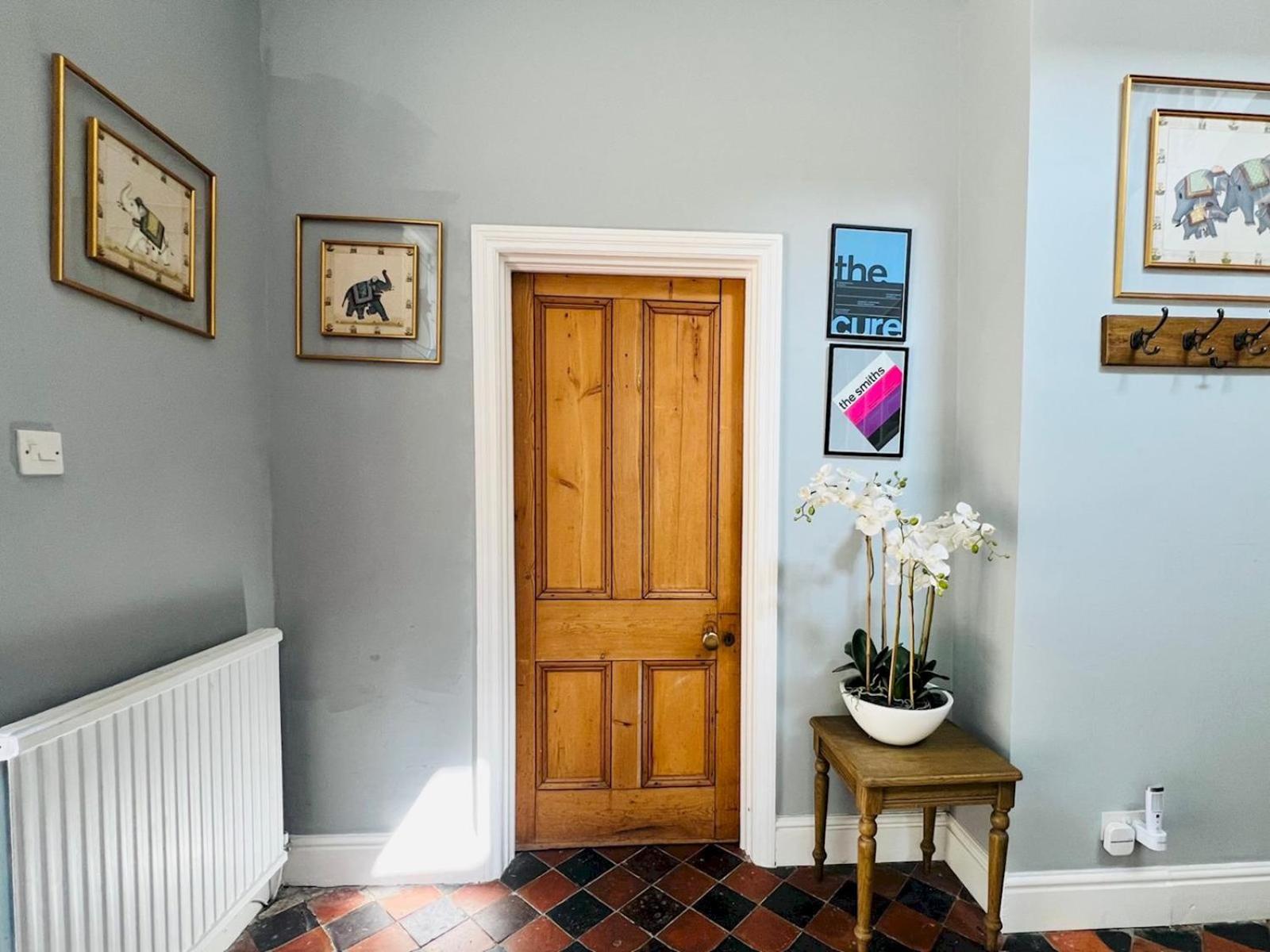 Hot Tub & Furry Friends - Characterful Buxton Home Pass The Keys