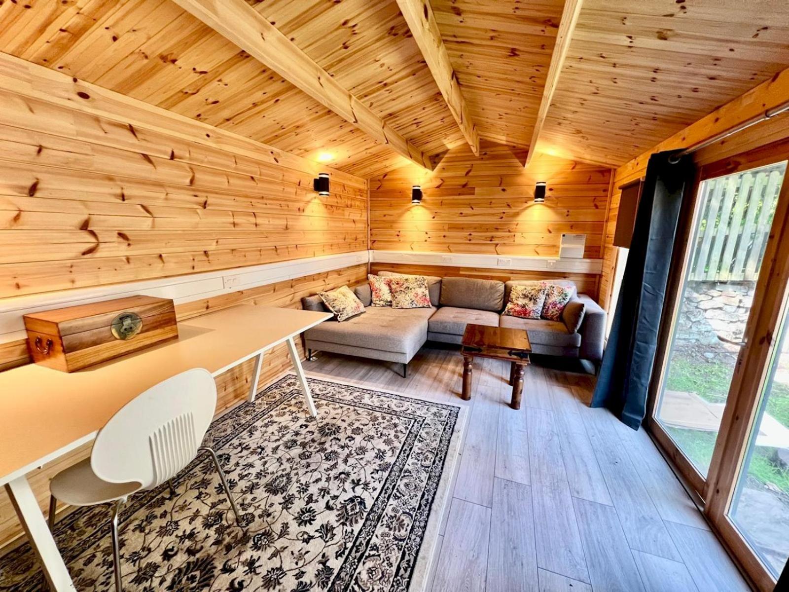 Hot Tub & Furry Friends - Characterful Buxton Home Pass The Keys