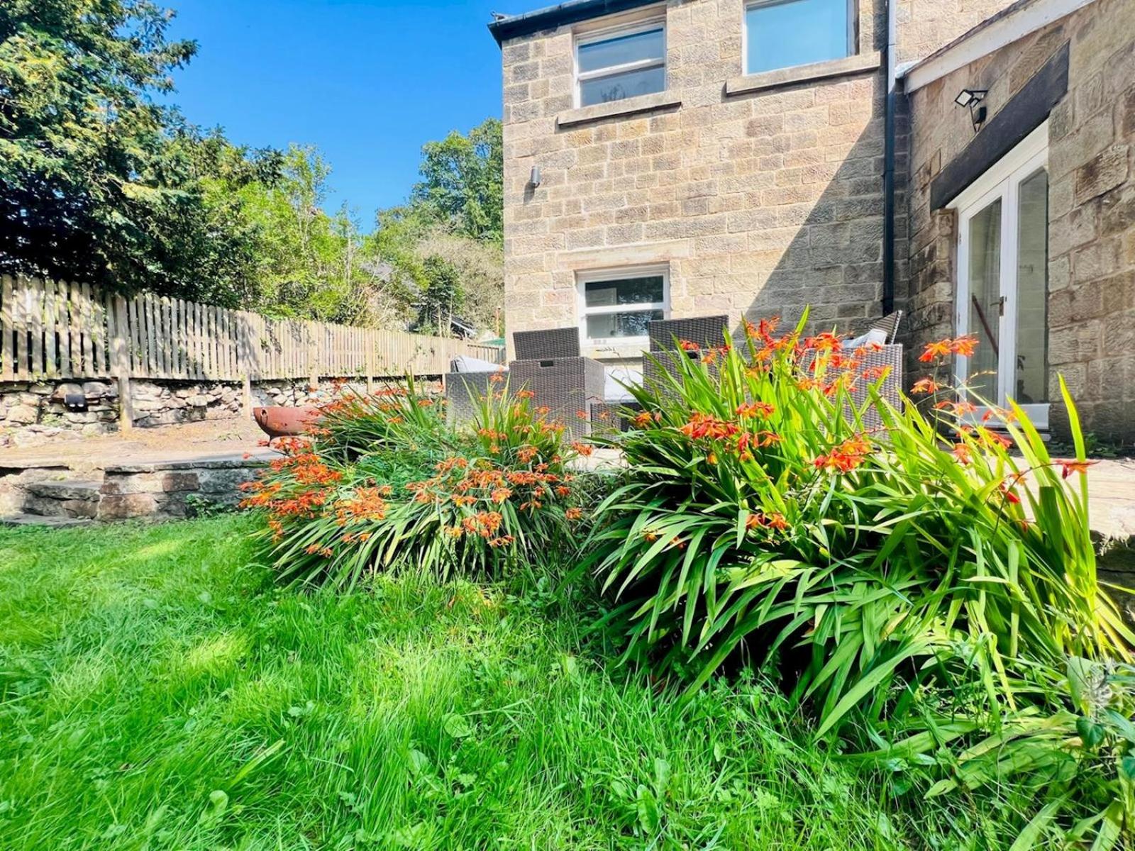 Hot Tub & Furry Friends - Characterful Buxton Home Pass The Keys