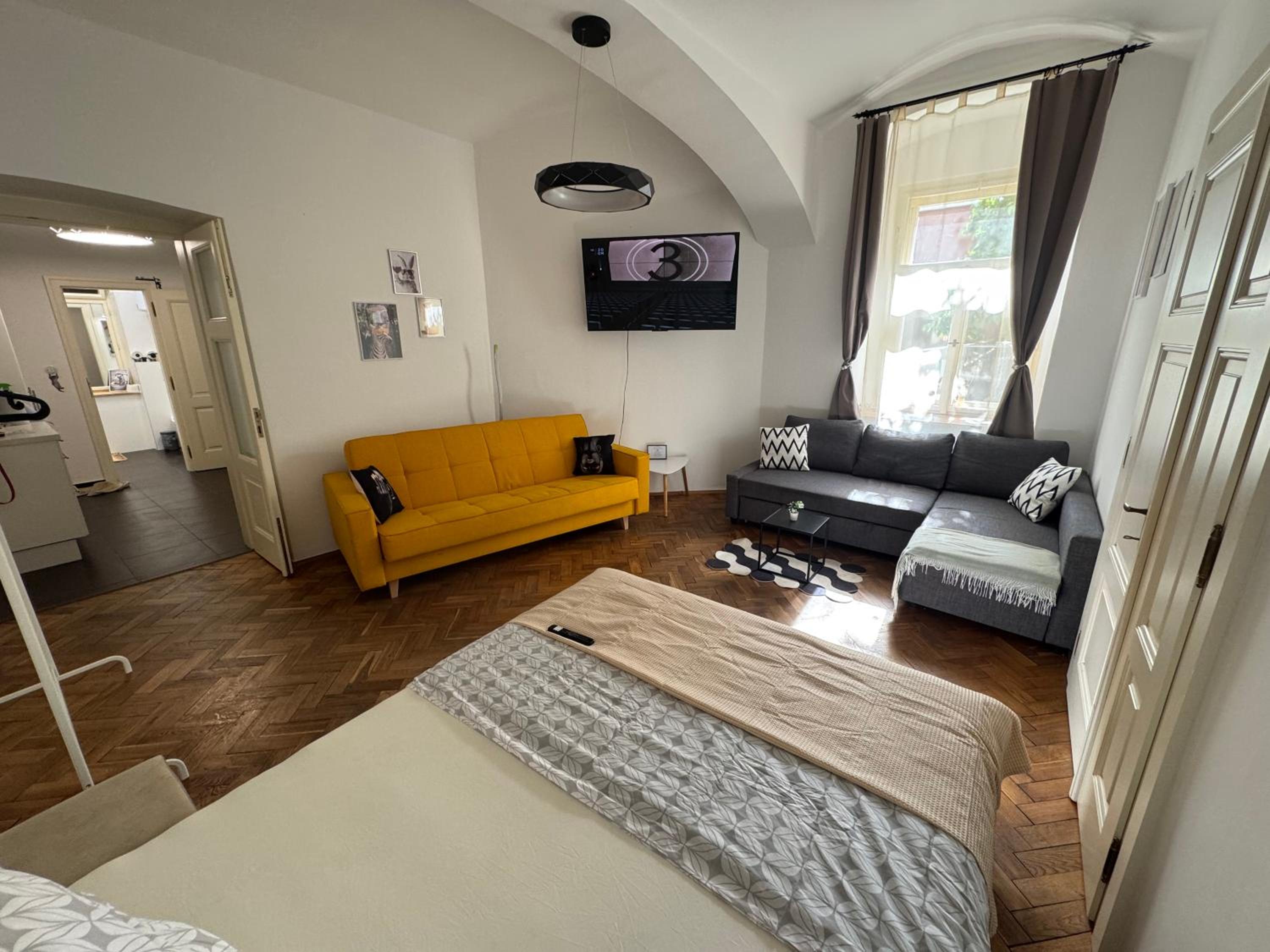 Bachelor's apartment - Smoking area - Private courtyard