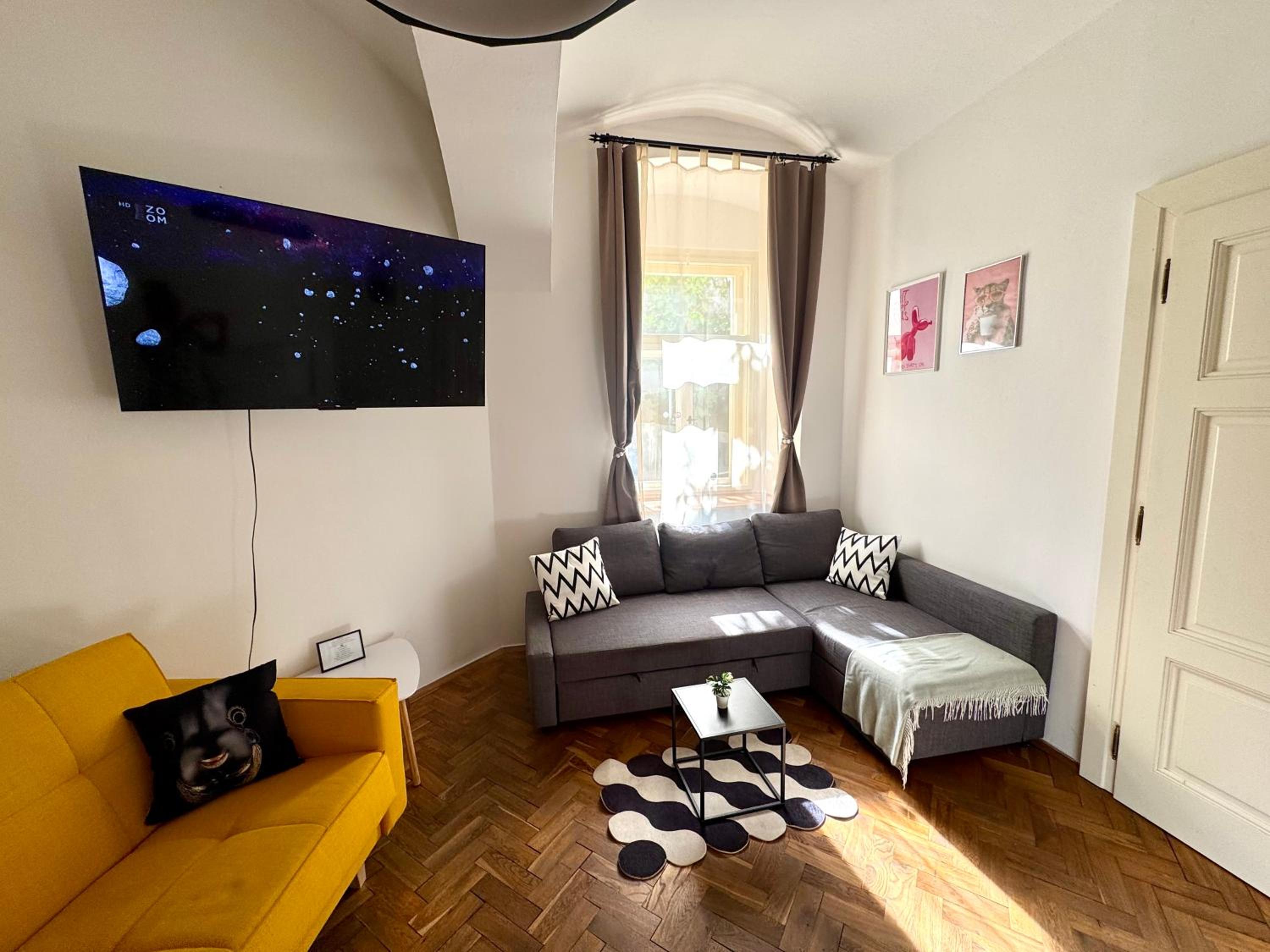 Bachelor's apartment - Smoking area - Private courtyard