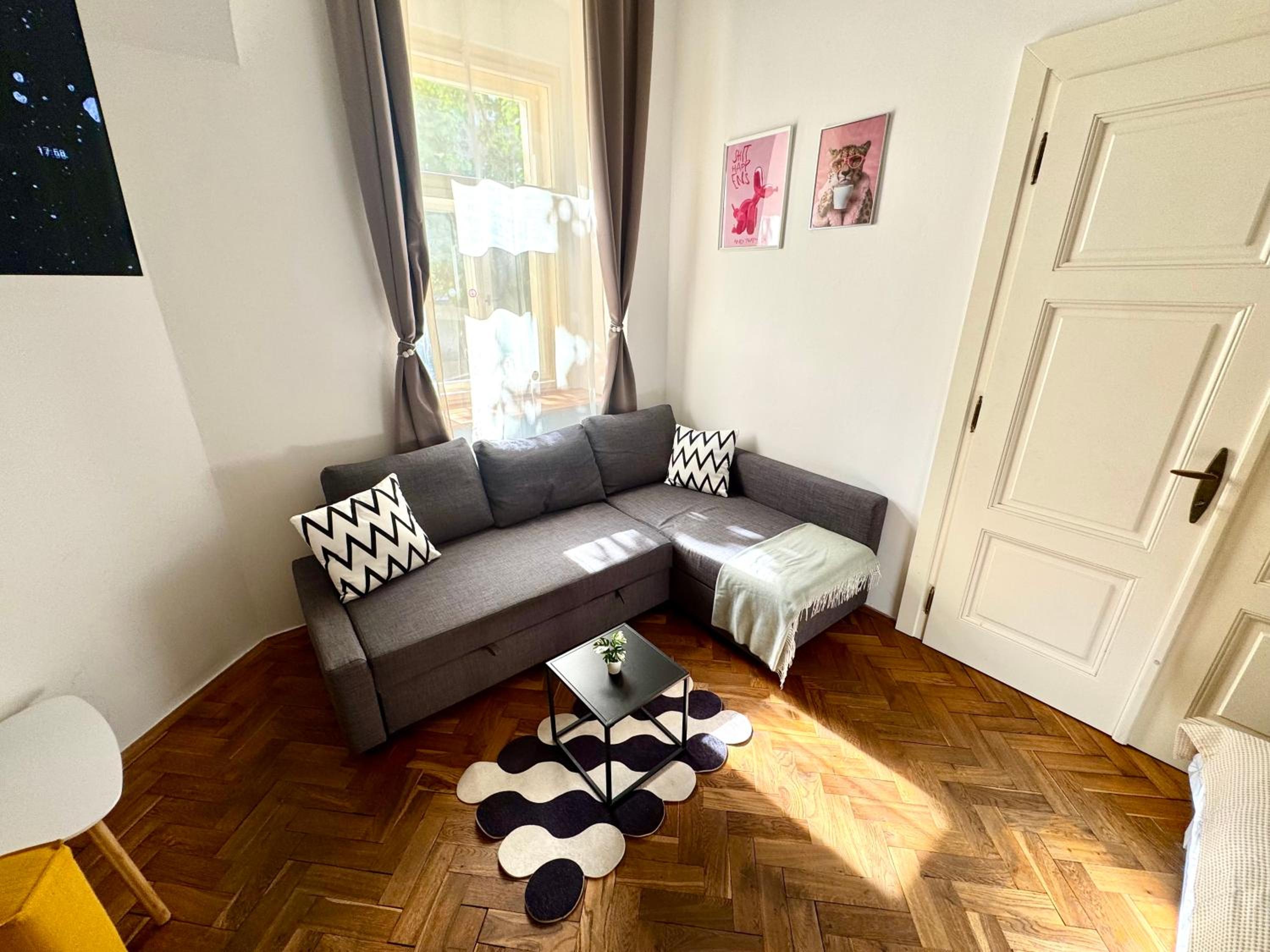 Bachelor's apartment - Smoking area - Private courtyard