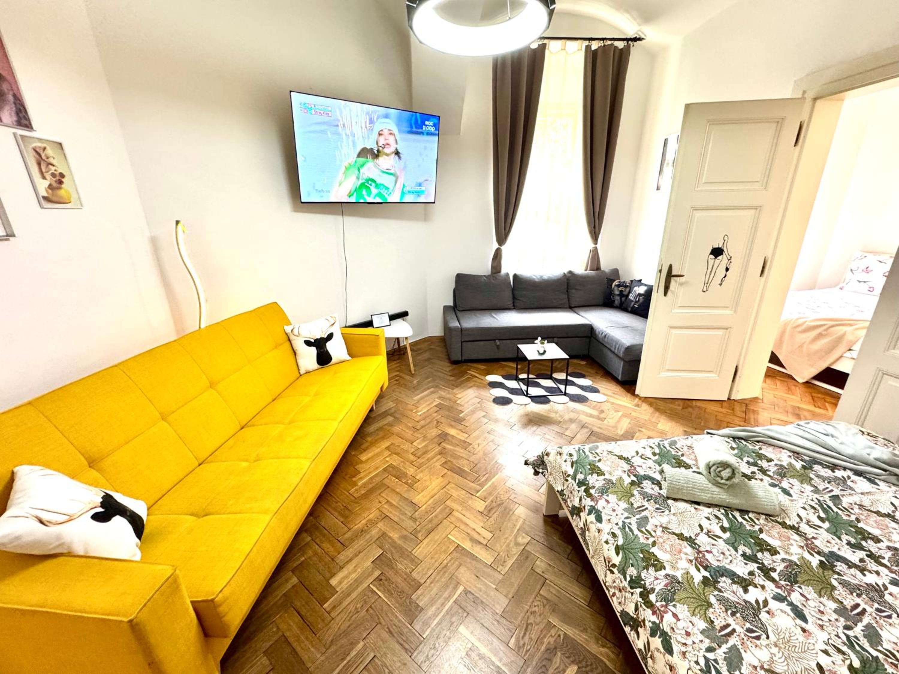 Bachelor's apartment - Smoking area - Private courtyard