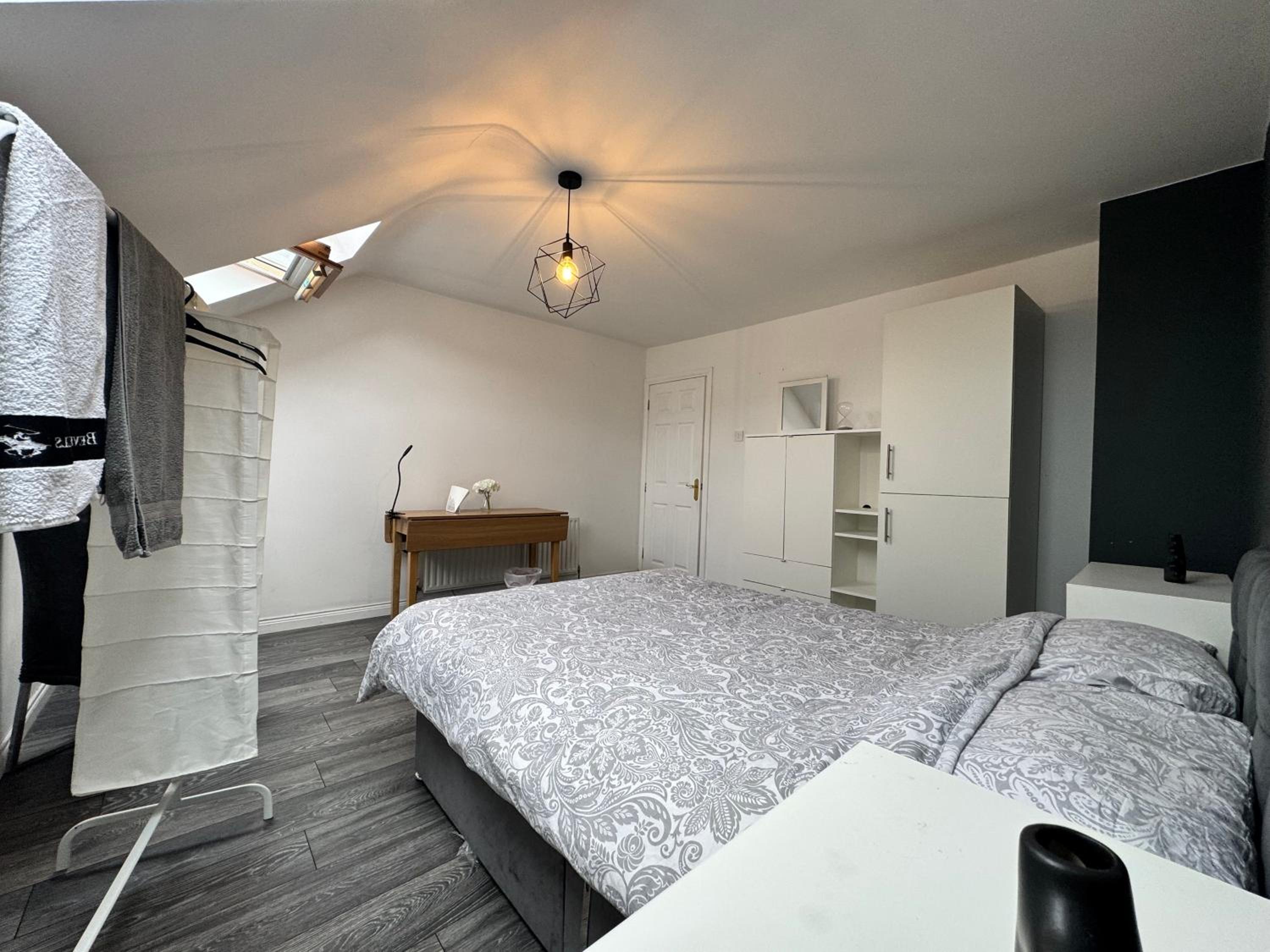 Cozy Room in Quiet Cul-de-Sac Near City Centre