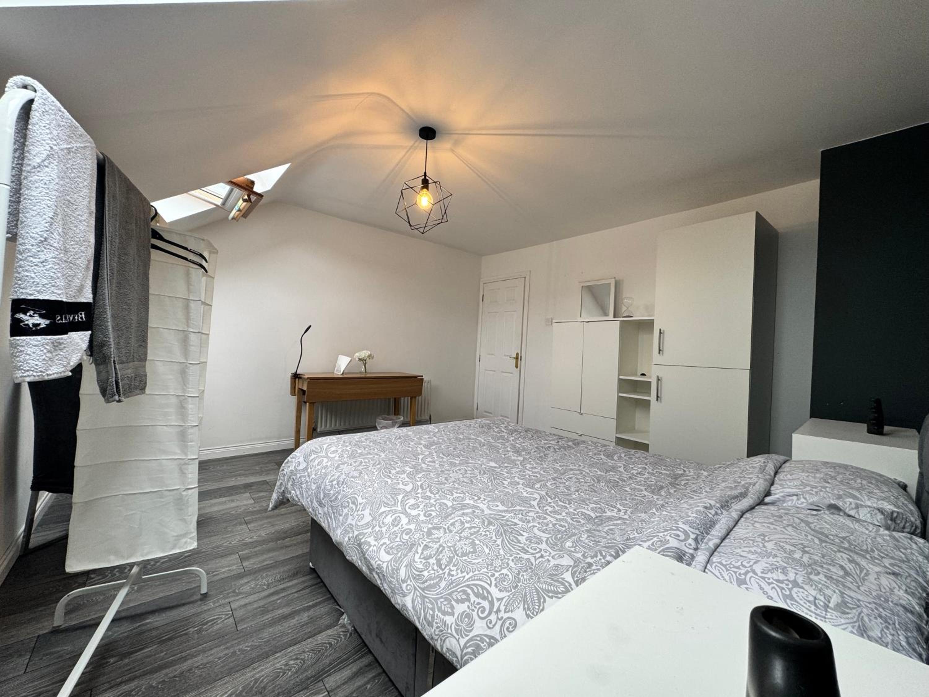 Cozy Room in Quiet Cul-de-Sac Near City Centre