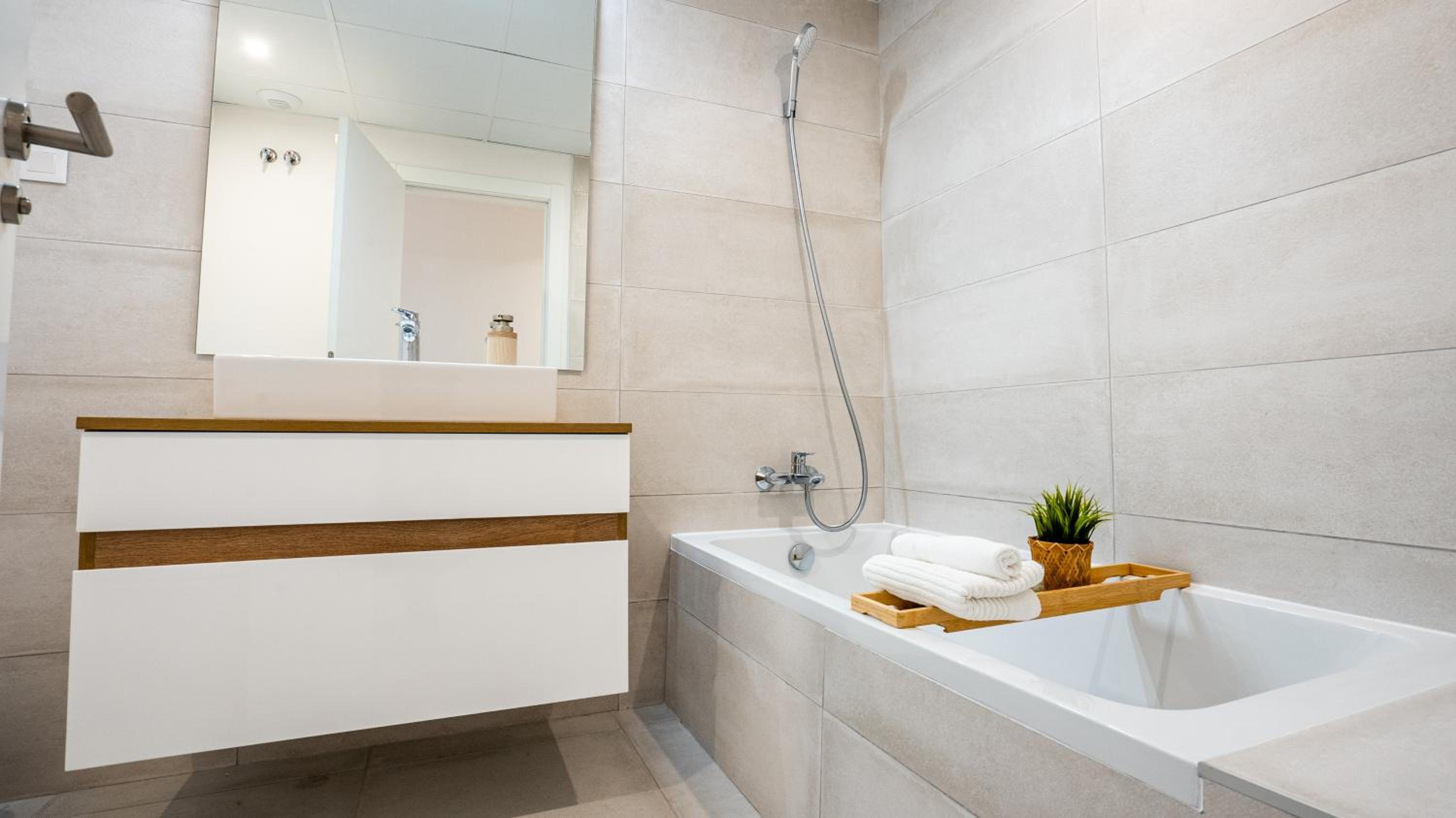 NEUE Ferienwohnung in Andalusien an der Costa del Sol - Boho Style - 40 qm Terrasse, 3-Bedroom, Pool, Gym, Work Lounge