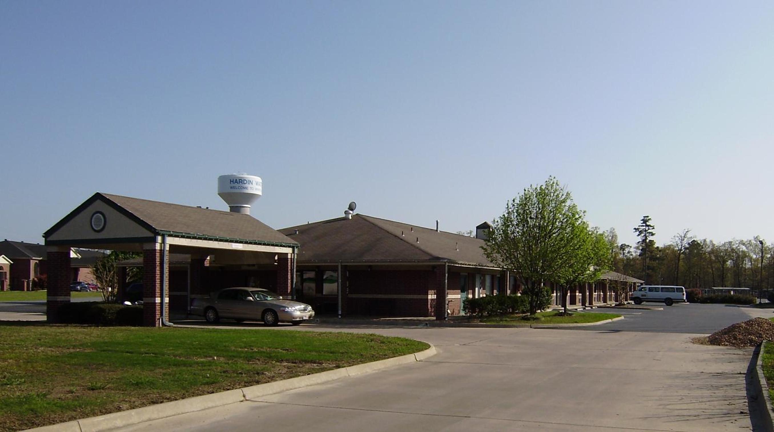 Pine Bluff Vacations - Redwood Inn - White Hall - Property Image 3