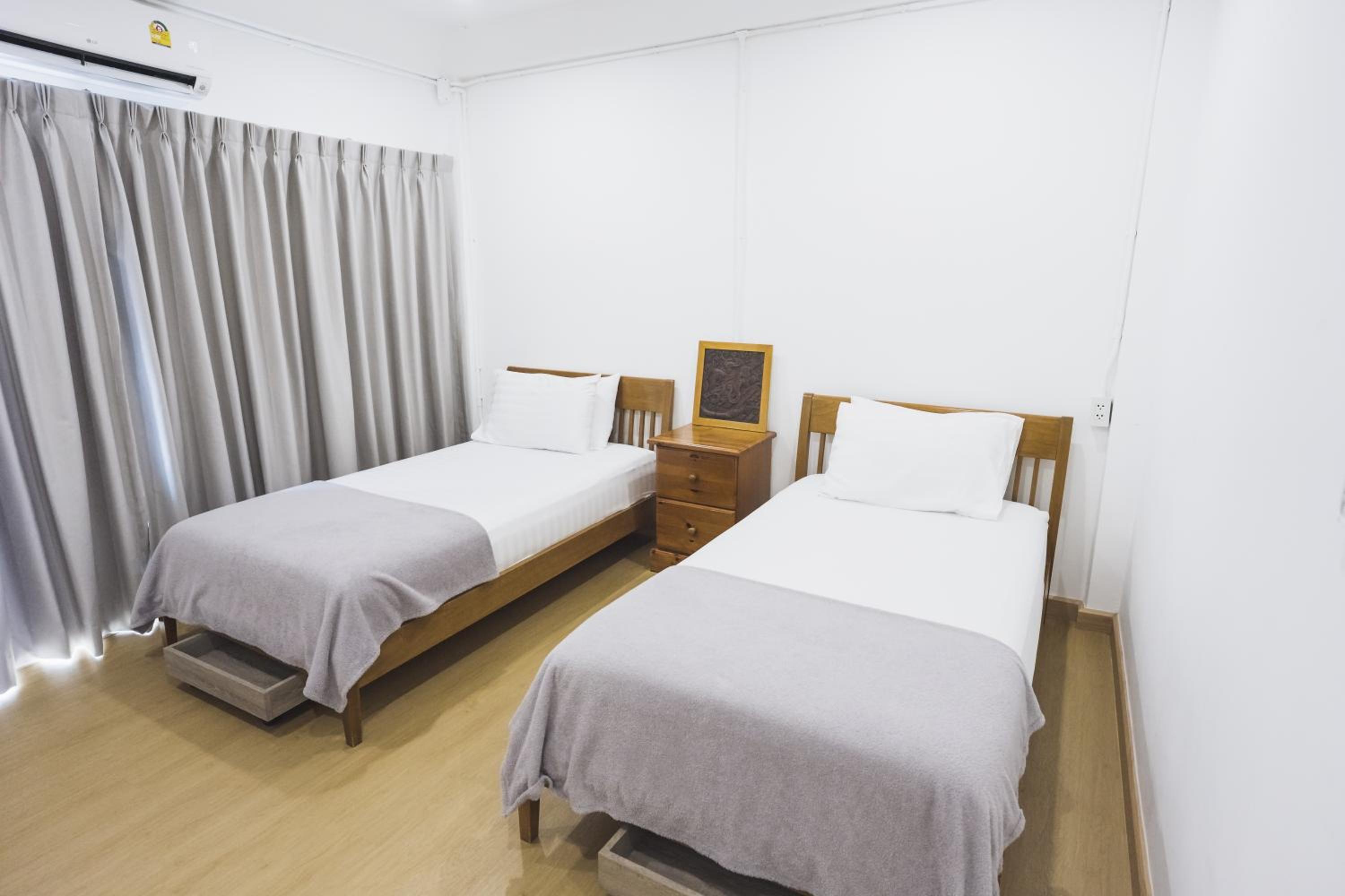 Nitichai Place, Private Sukhumvit Townhome 8PAX