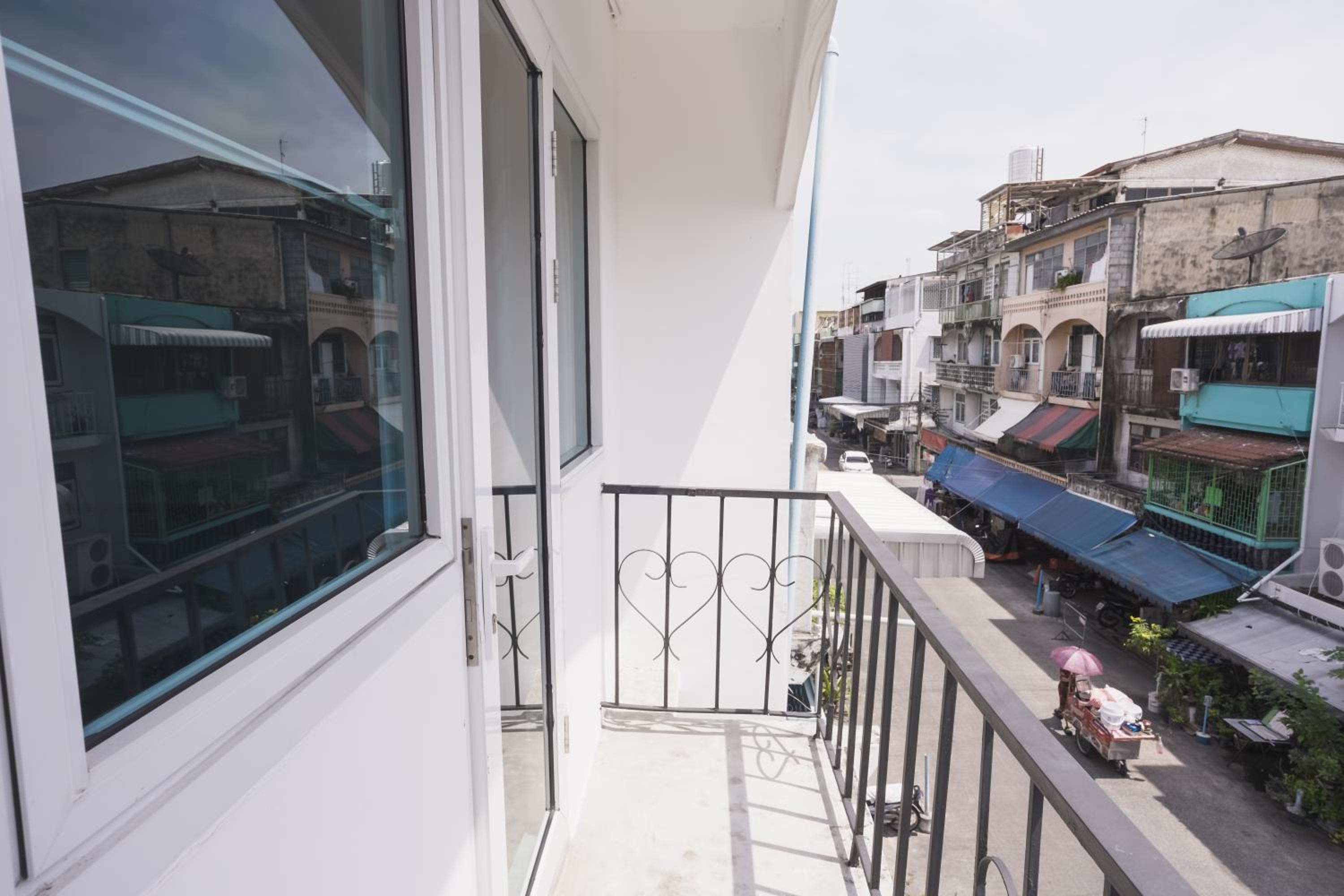 Nitichai Place, Private Sukhumvit Townhome 8PAX