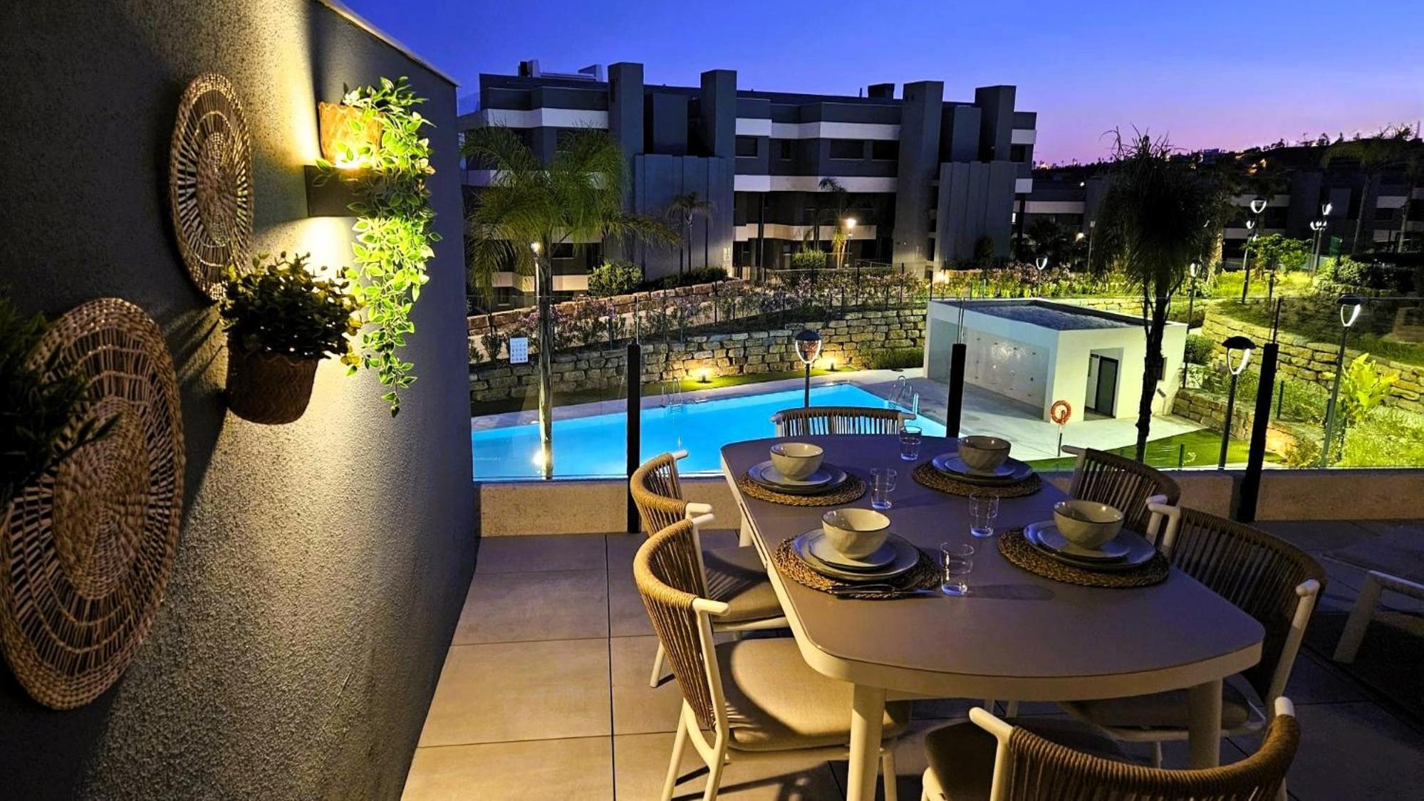 NEUE Ferienwohnung in Andalusien an der Costa del Sol - Boho Style - 40 qm Terrasse, 3-Bedroom, Pool, Gym, Work Lounge