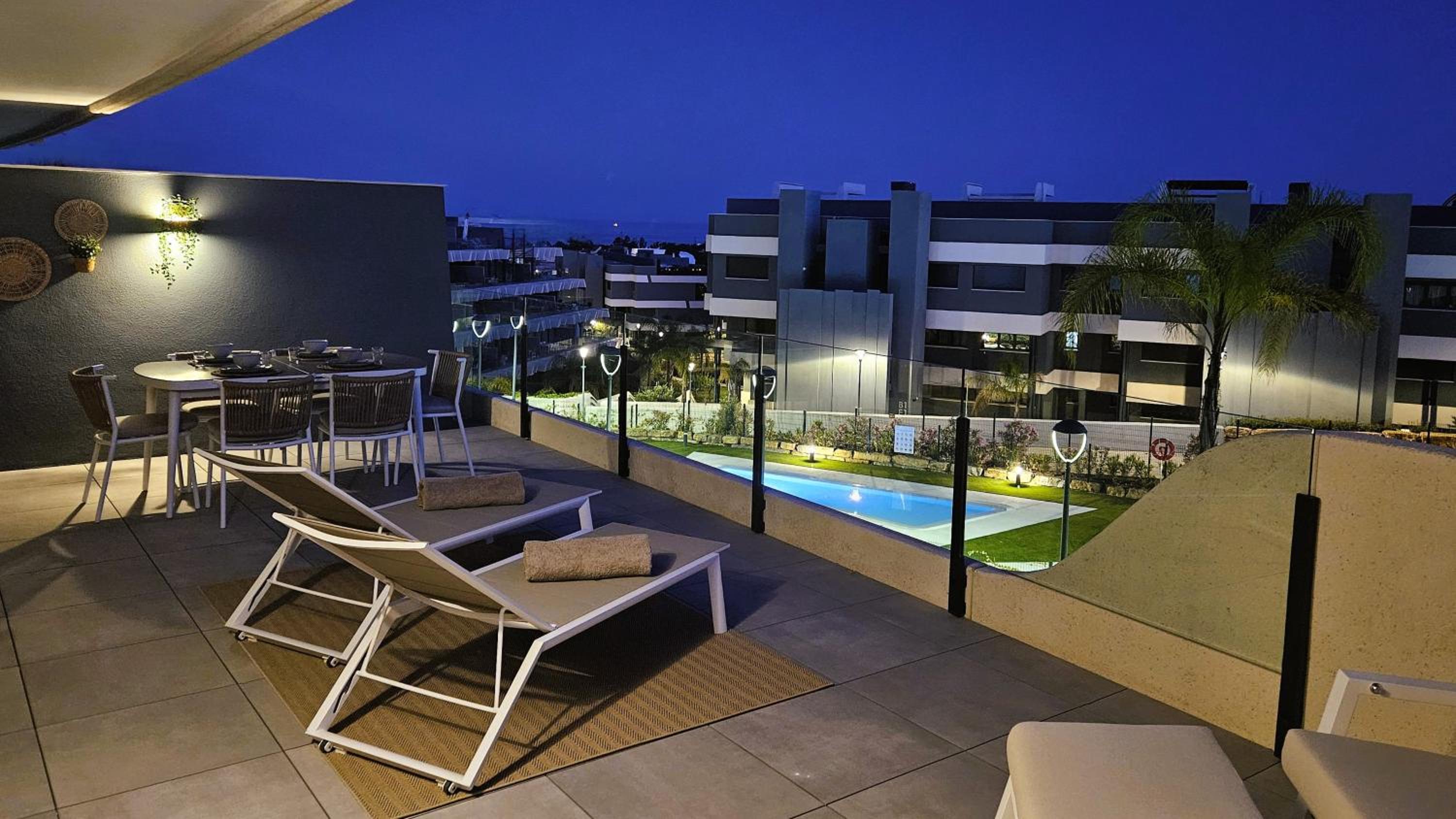 NEUE Ferienwohnung in Andalusien an der Costa del Sol - Boho Style - 40 qm Terrasse, 3-Bedroom, Pool, Gym, Work Lounge