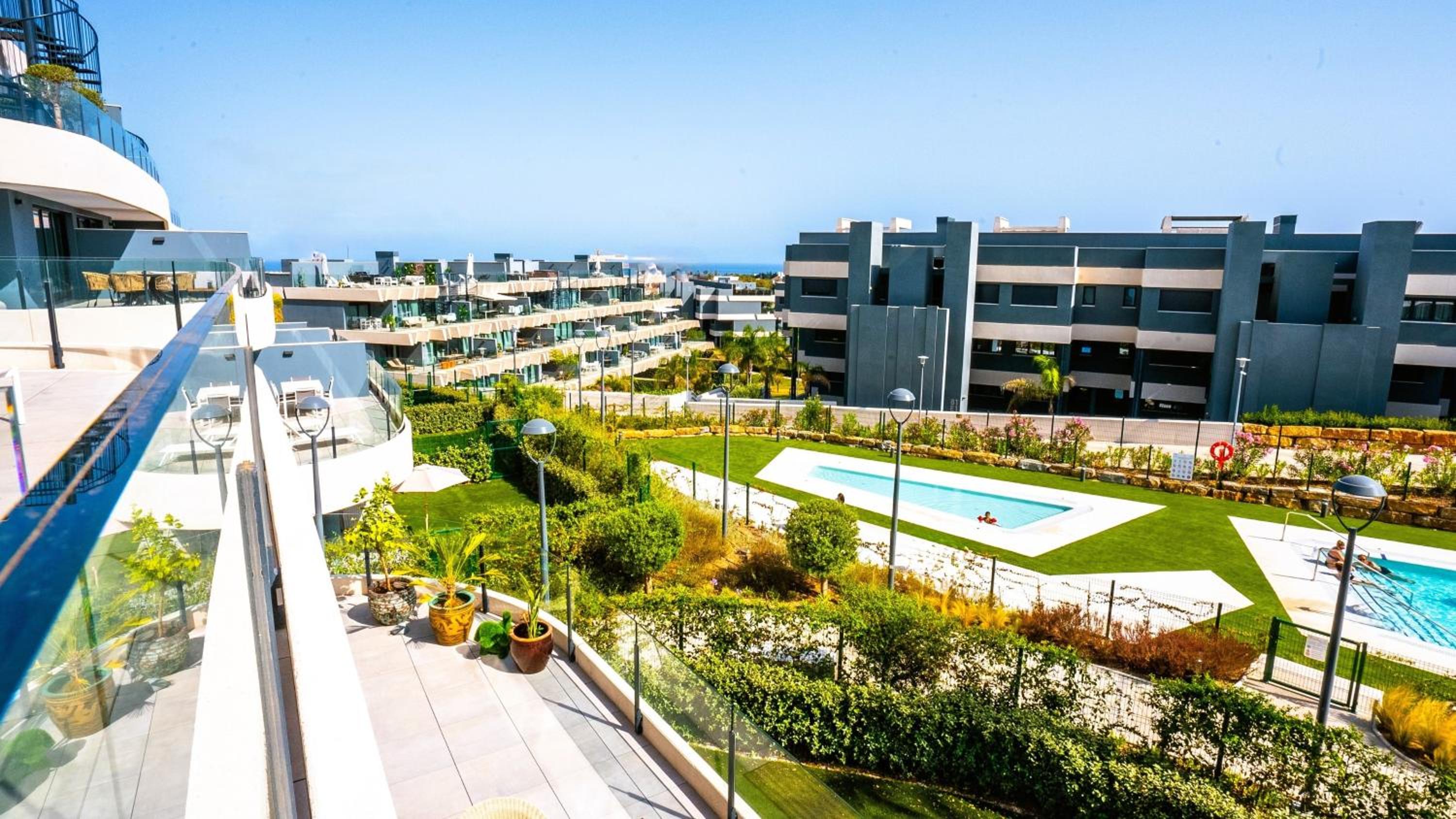 NEUE Ferienwohnung in Andalusien an der Costa del Sol - Boho Style - 40 qm Terrasse, 3-Bedroom, Pool, Gym, Work Lounge