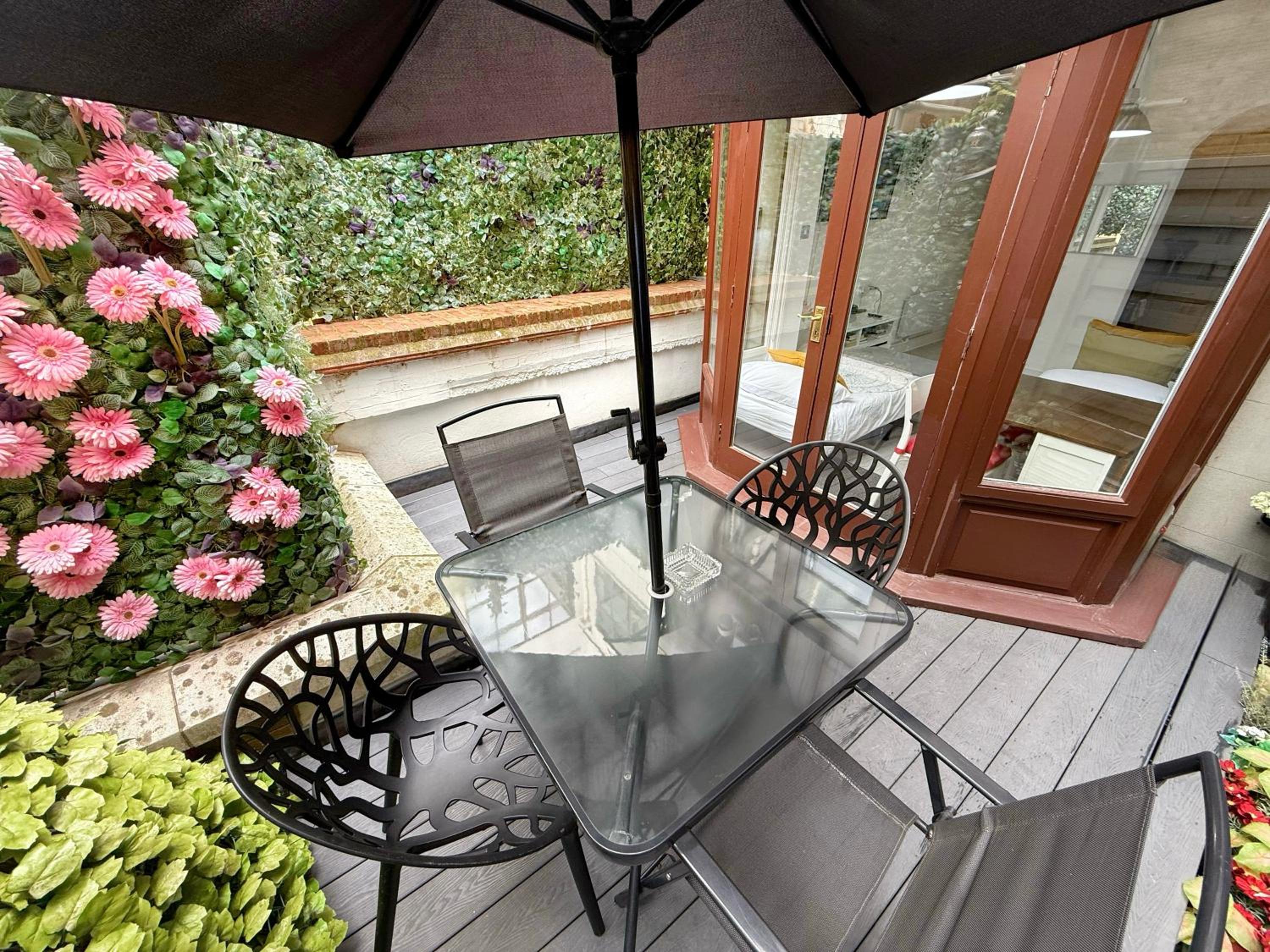 Luxurious Apartment with Patio in Covent Garden