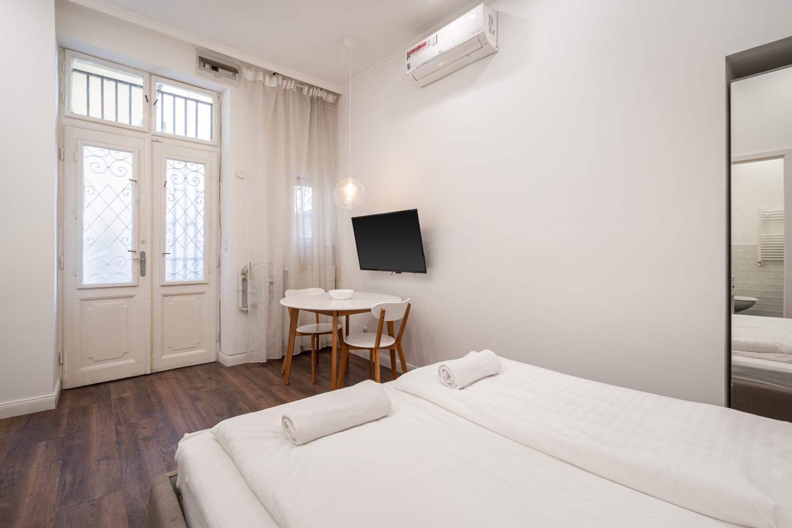 Z32 - Central & Chic - Stylish Stay by BQA