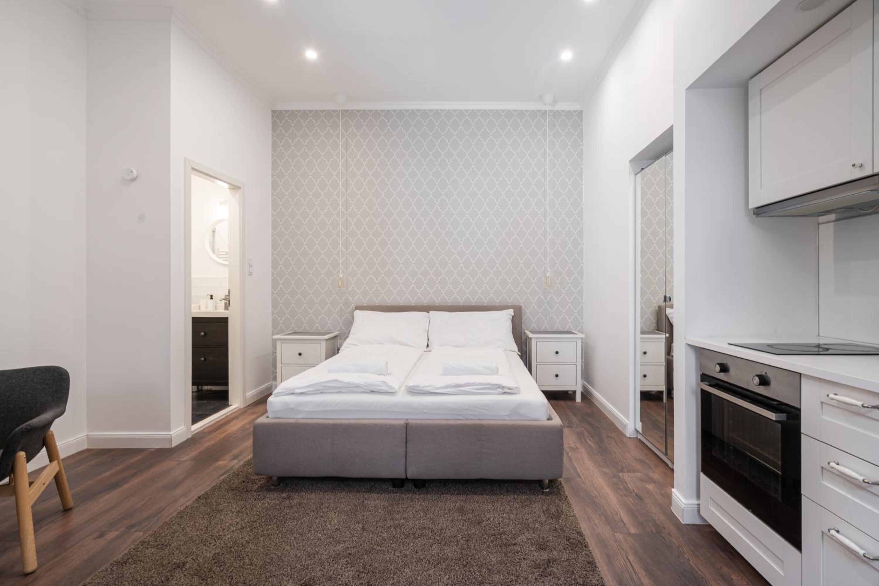 Z32 - Central & Chic - Stylish Stay by BQA