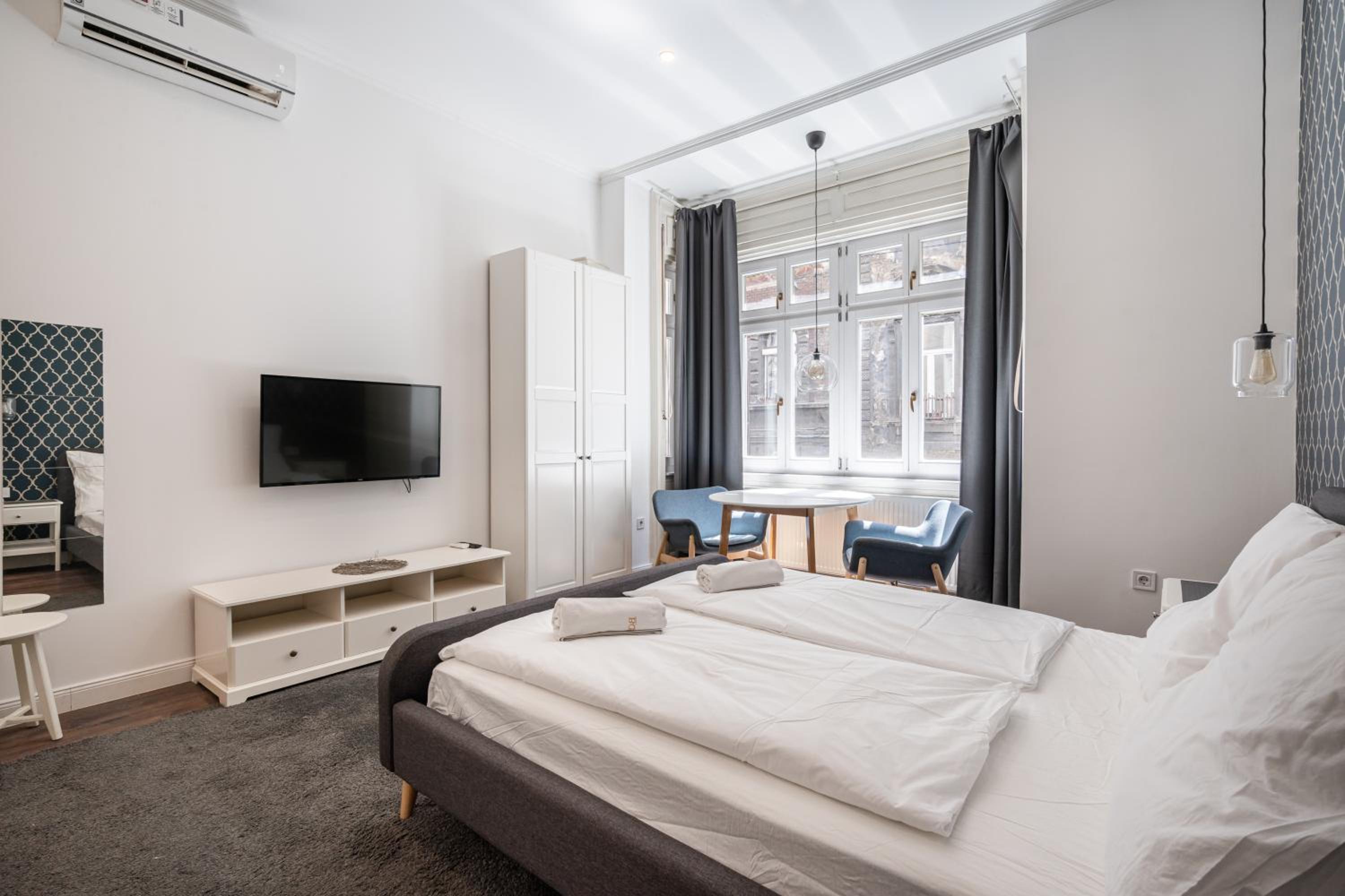 Z32 - Central & Chic - Stylish Stay by BQA