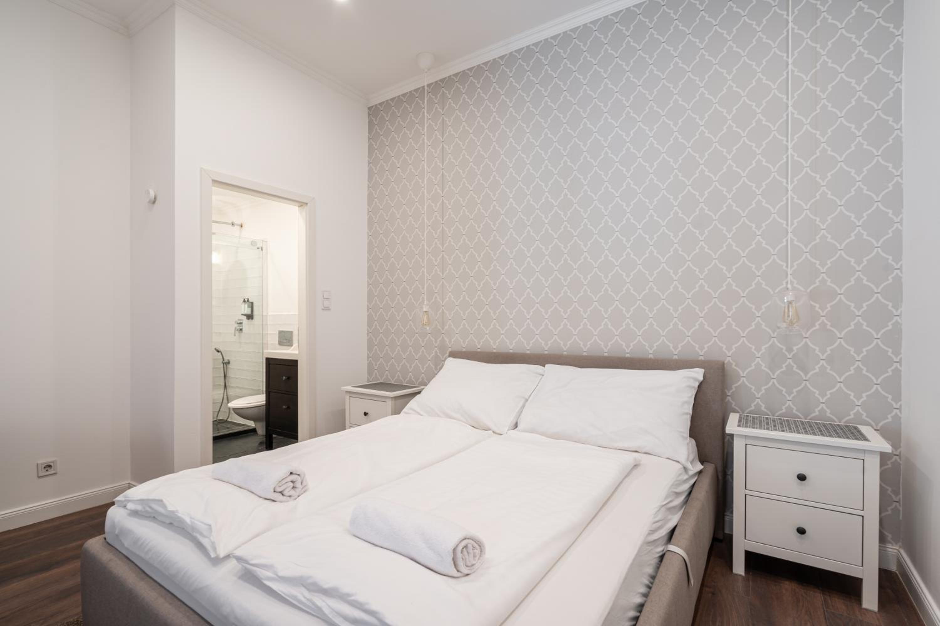 Z32 - Central & Chic - Stylish Stay by BQA