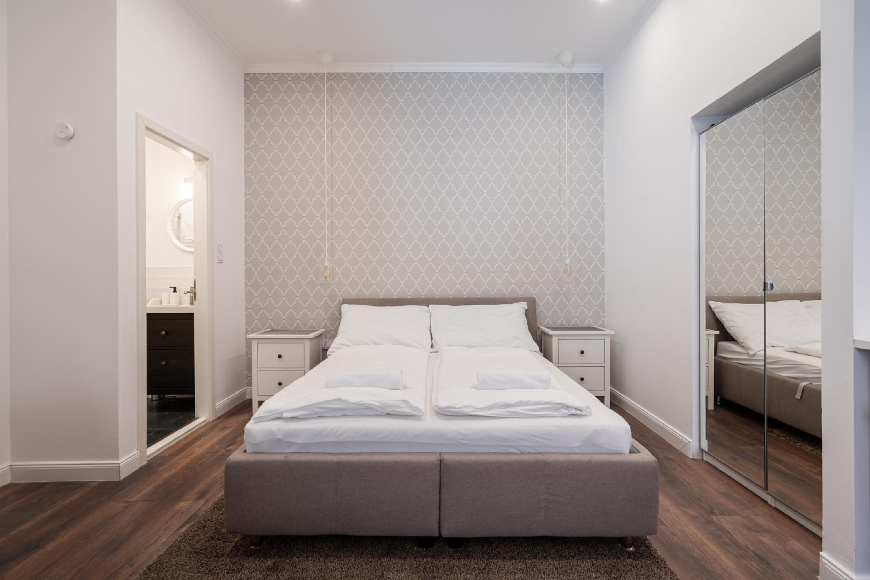 Z32 - Central & Chic - Stylish Stay by BQA