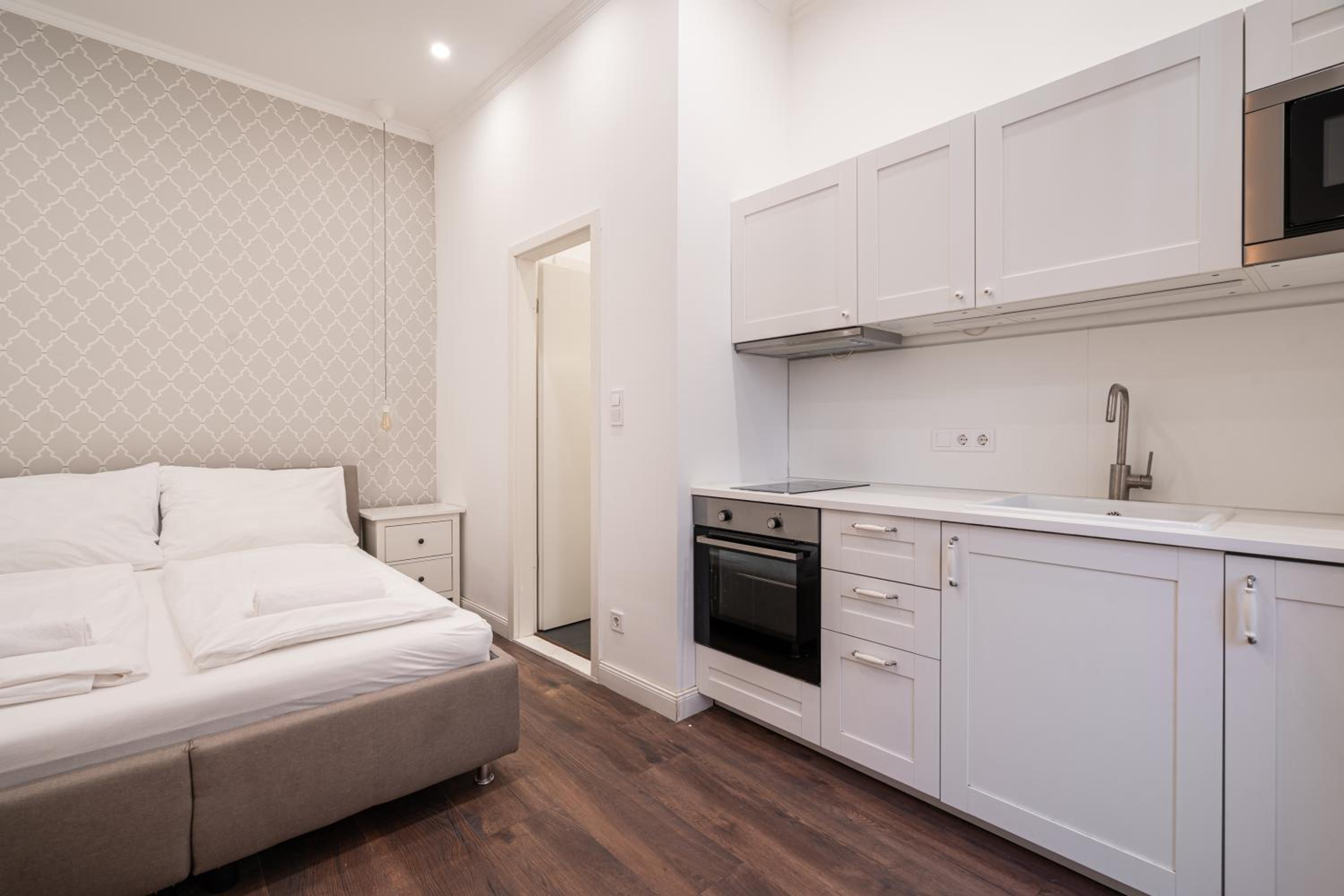Z32 - Central & Chic - Stylish Stay by BQA