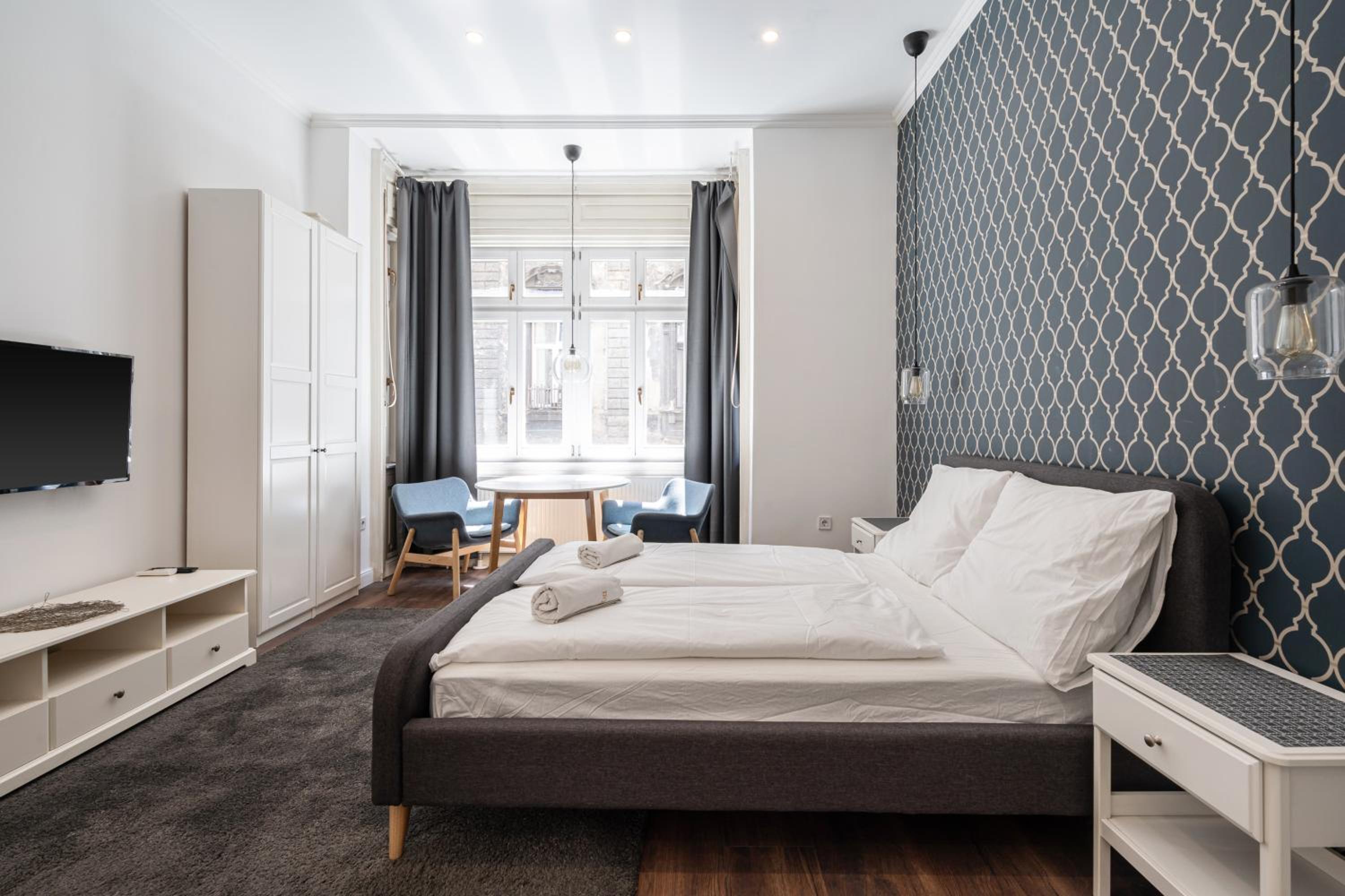 Z32 - Central & Chic - Stylish Stay by BQA