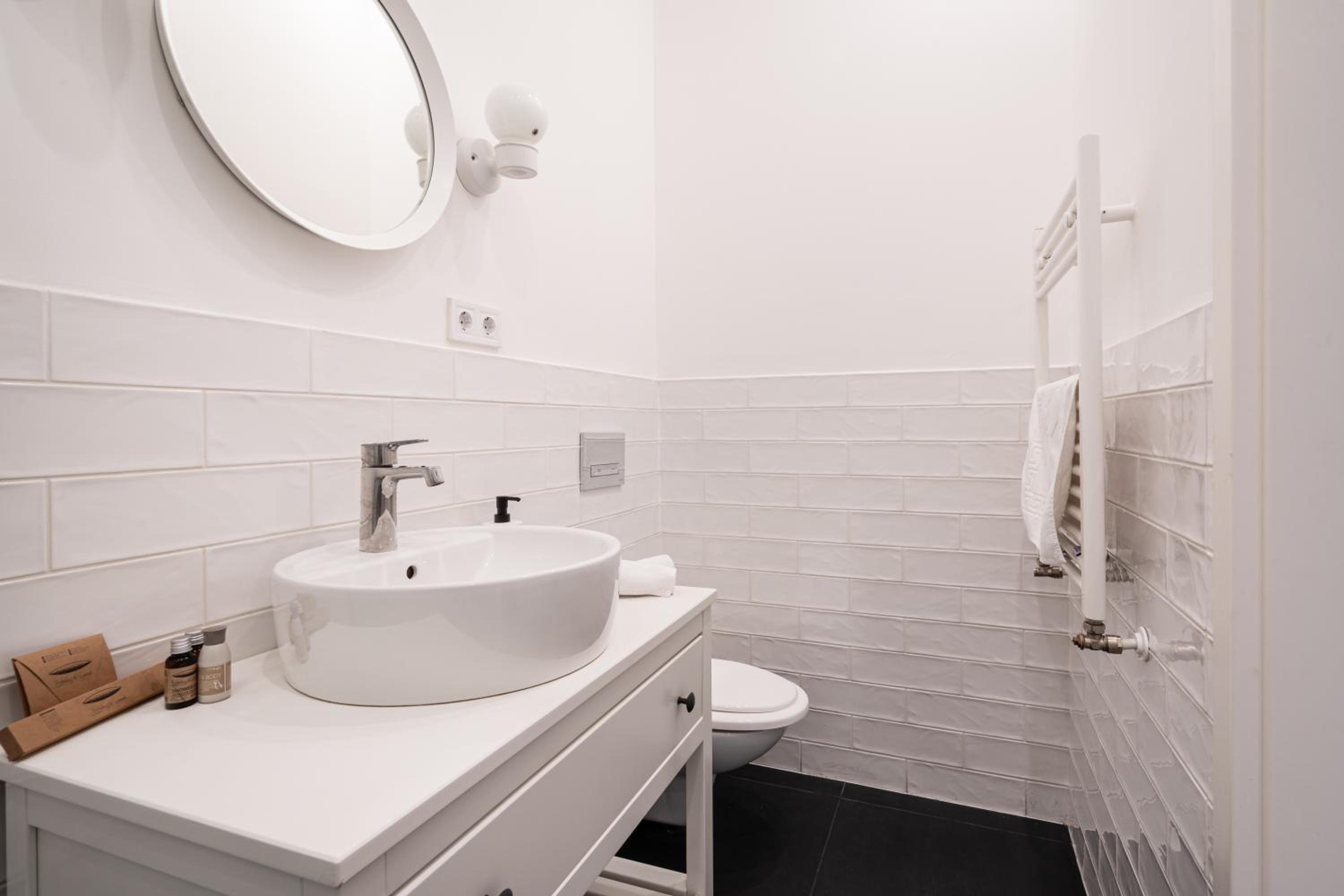 Z32 - Central & Chic - Stylish Stay by BQA