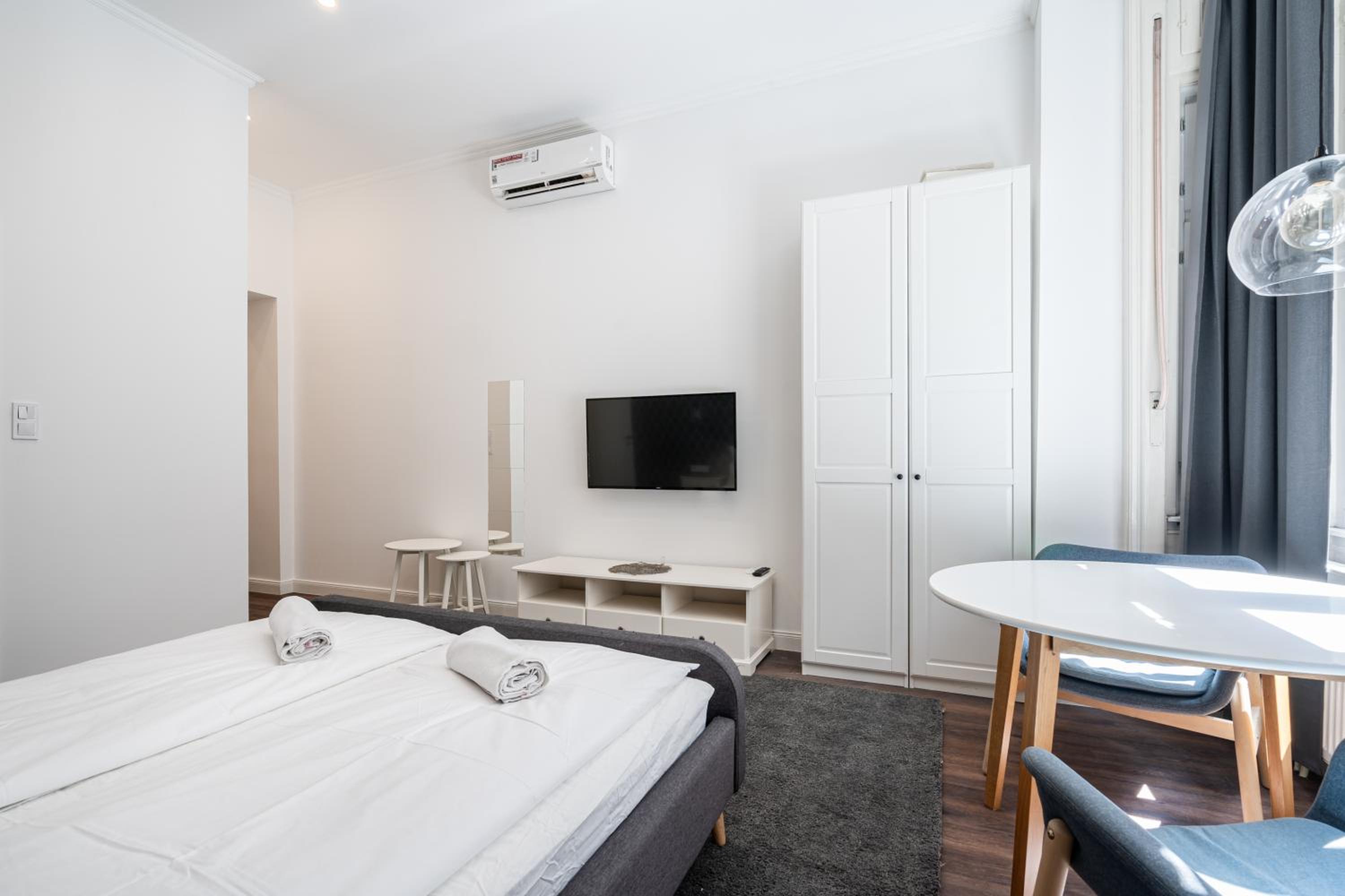 Z32 - Central & Chic - Stylish Stay by BQA