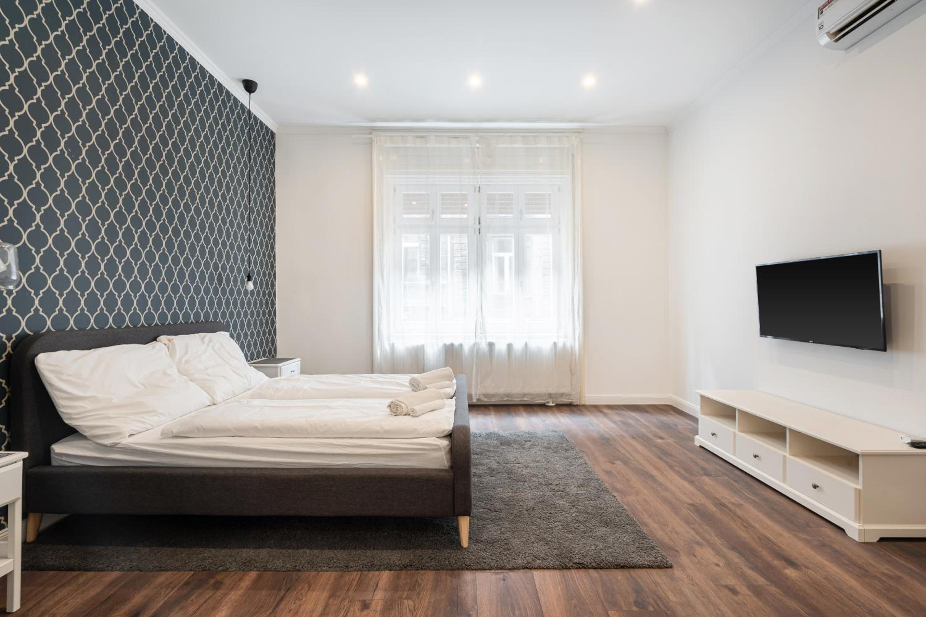 Z32 - Central & Chic - Stylish Stay by BQA