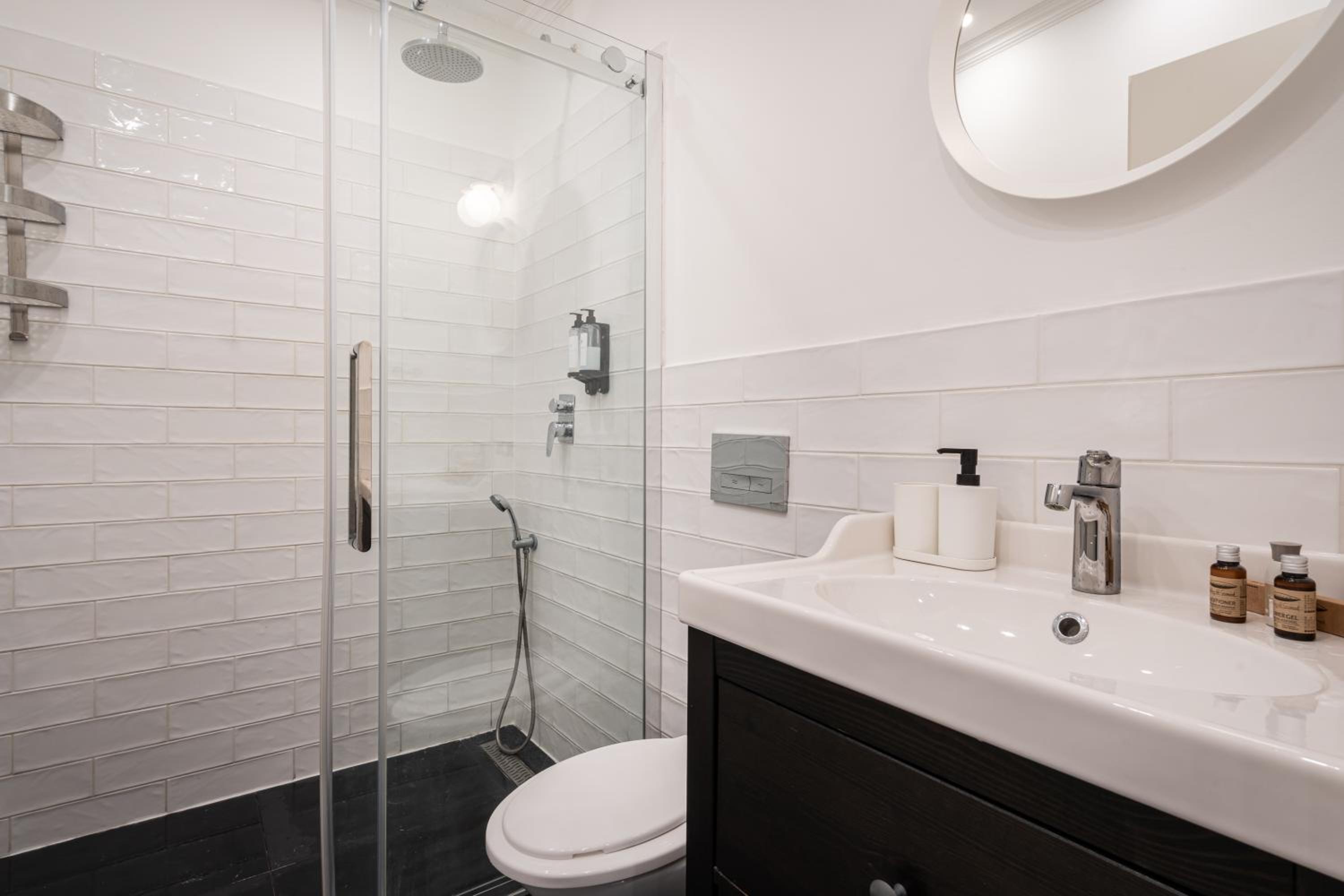 Z32 - Central & Chic - Stylish Stay by BQA