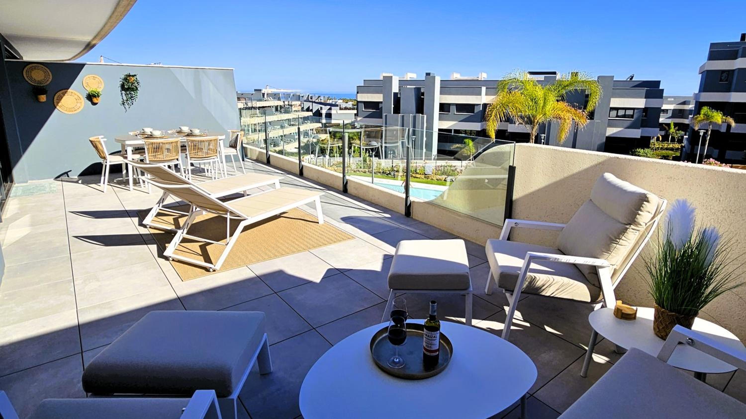 NEUE Ferienwohnung in Andalusien an der Costa del Sol - Boho Style - 40 qm Terrasse, 3-Bedroom, Pool, Gym, Work Lounge