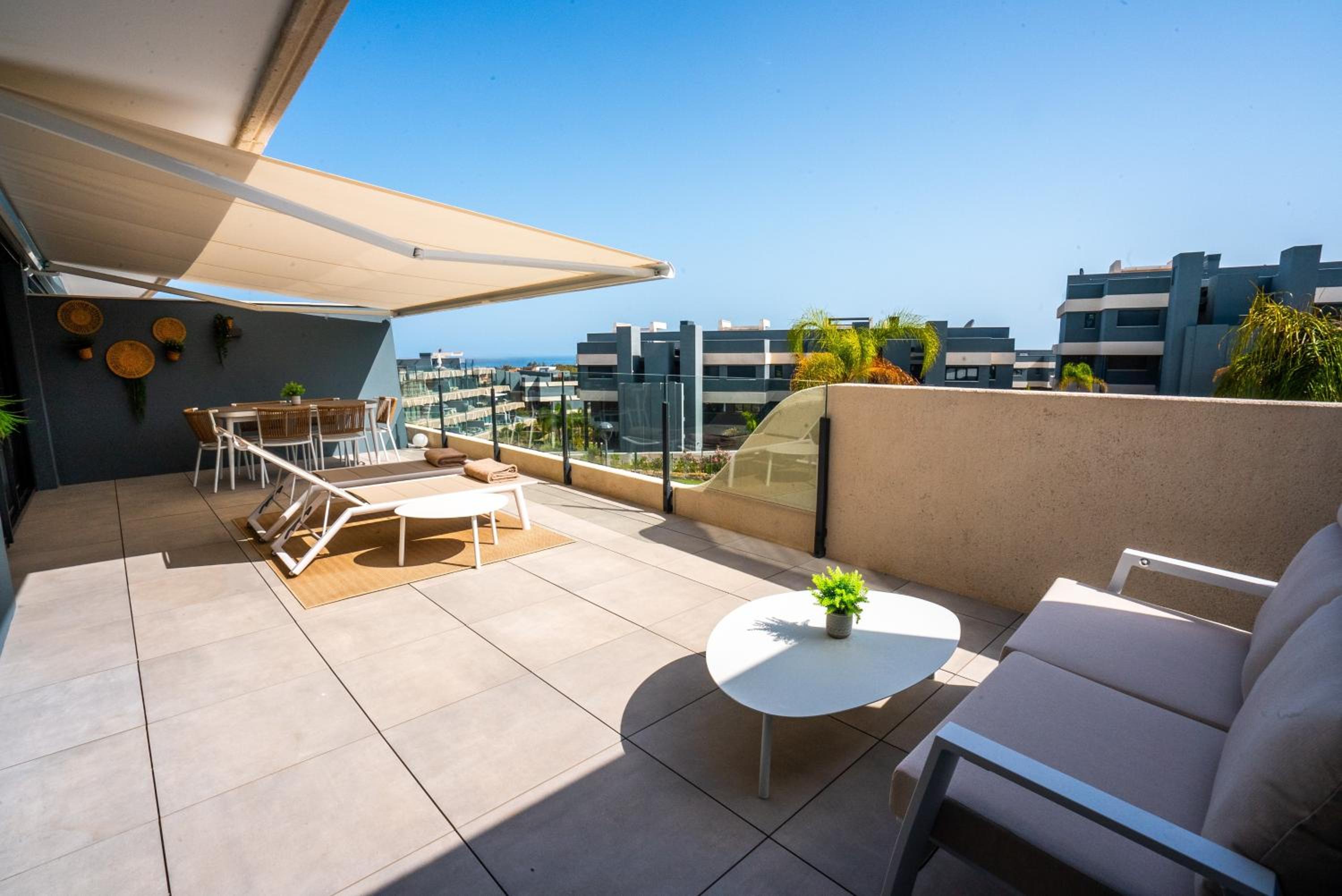 NEUE Ferienwohnung in Andalusien an der Costa del Sol - Boho Style - 40 qm Terrasse, 3-Bedroom, Pool, Gym, Work Lounge