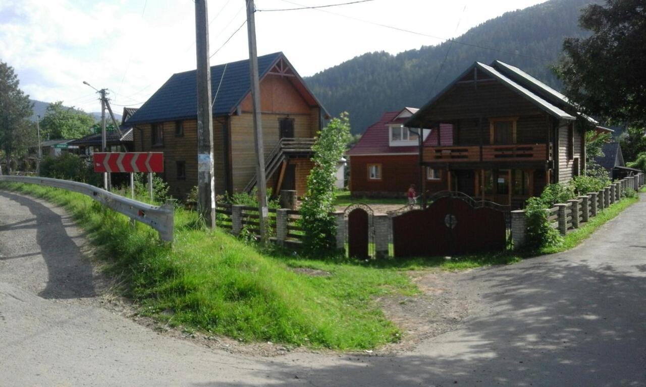 Cottage u Yaremy Mykulychyn view 2