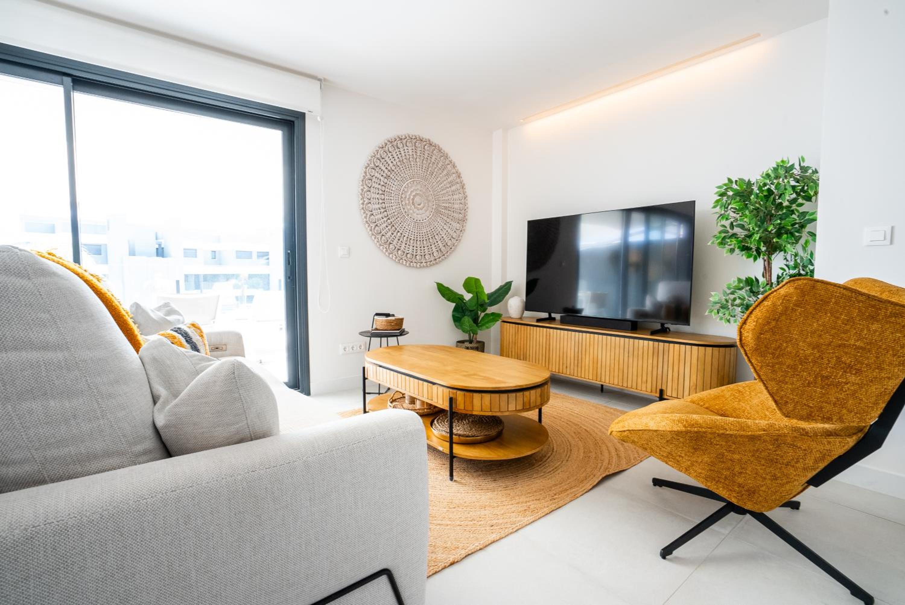 NEUE Ferienwohnung in Andalusien an der Costa del Sol - Boho Style - 40 qm Terrasse, 3-Bedroom, Pool, Gym, Work Lounge