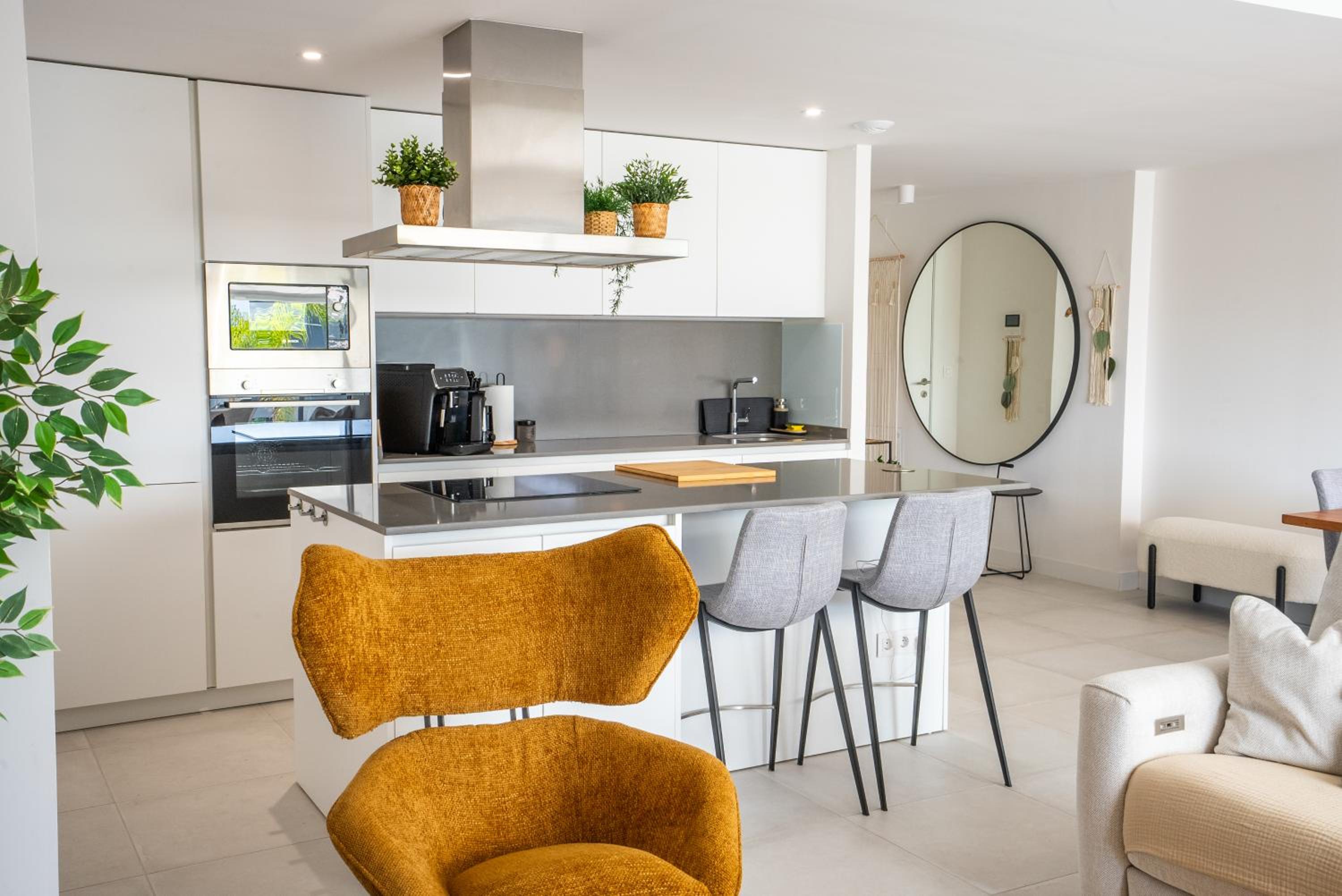 NEUE Ferienwohnung in Andalusien an der Costa del Sol - Boho Style - 40 qm Terrasse, 3-Bedroom, Pool, Gym, Work Lounge