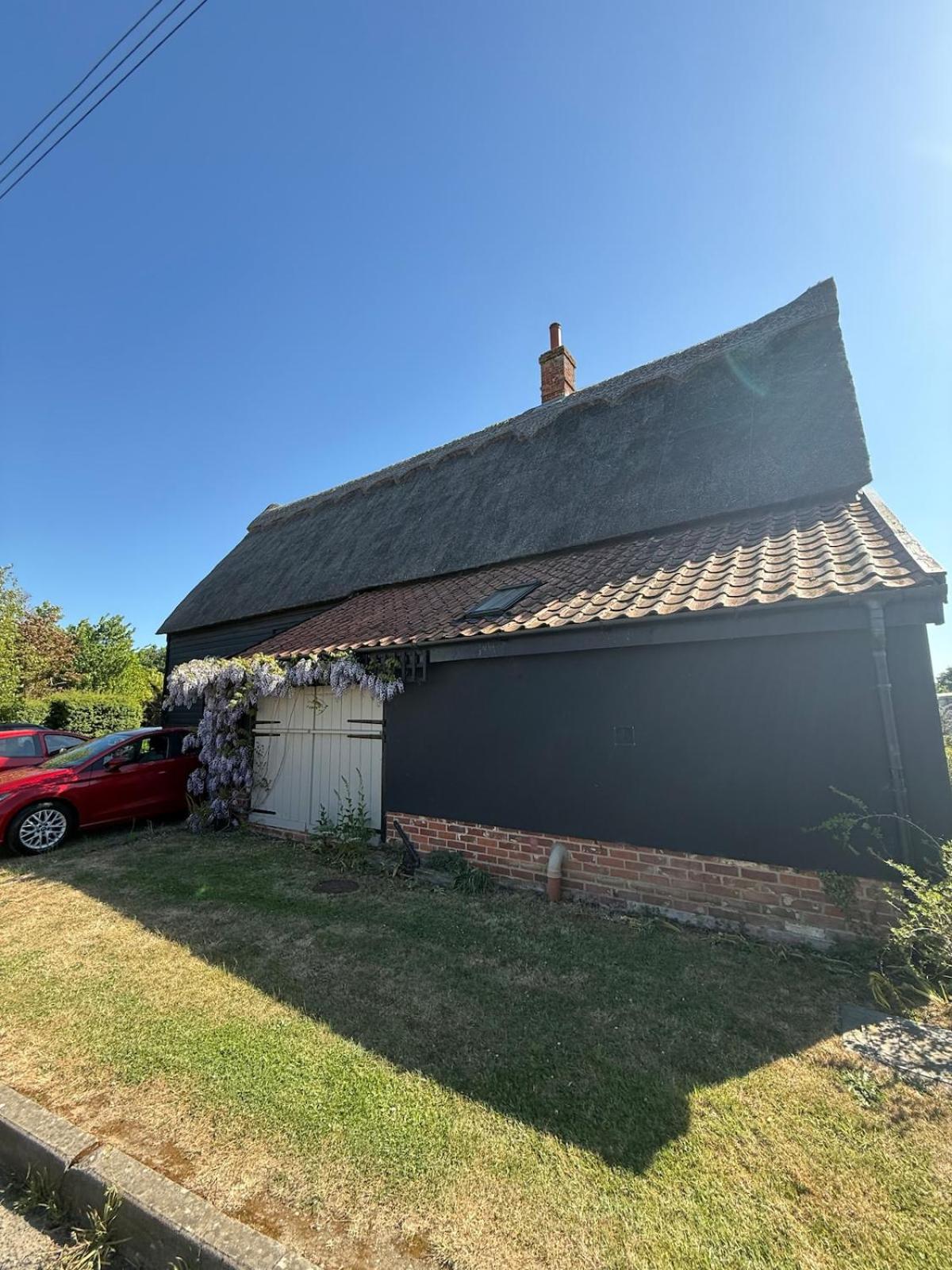 Heritage Cottage with a Pool