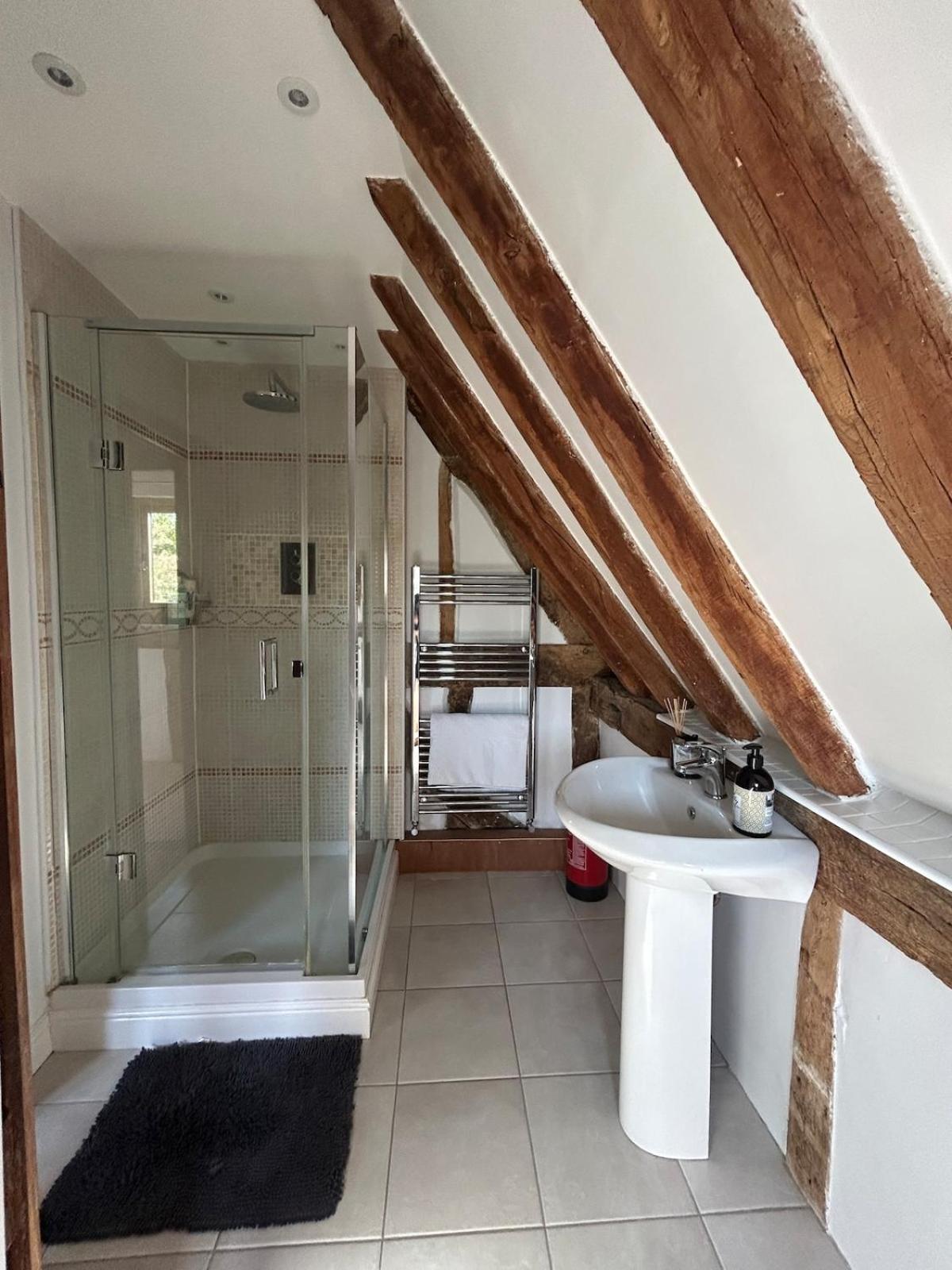 Heritage Cottage with a Pool