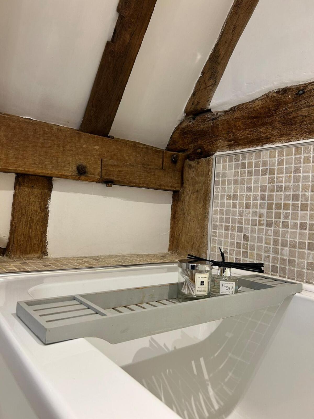 Heritage Cottage with a Pool
