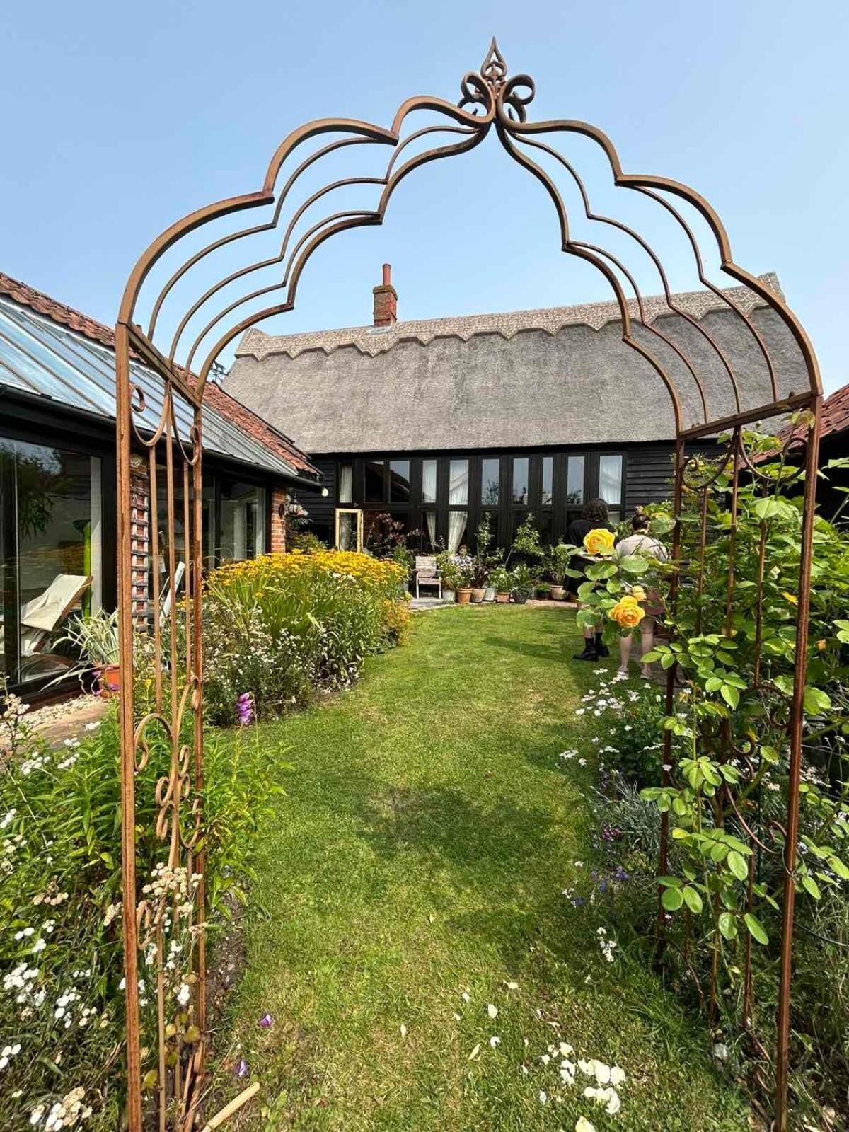 Heritage Cottage with a Pool