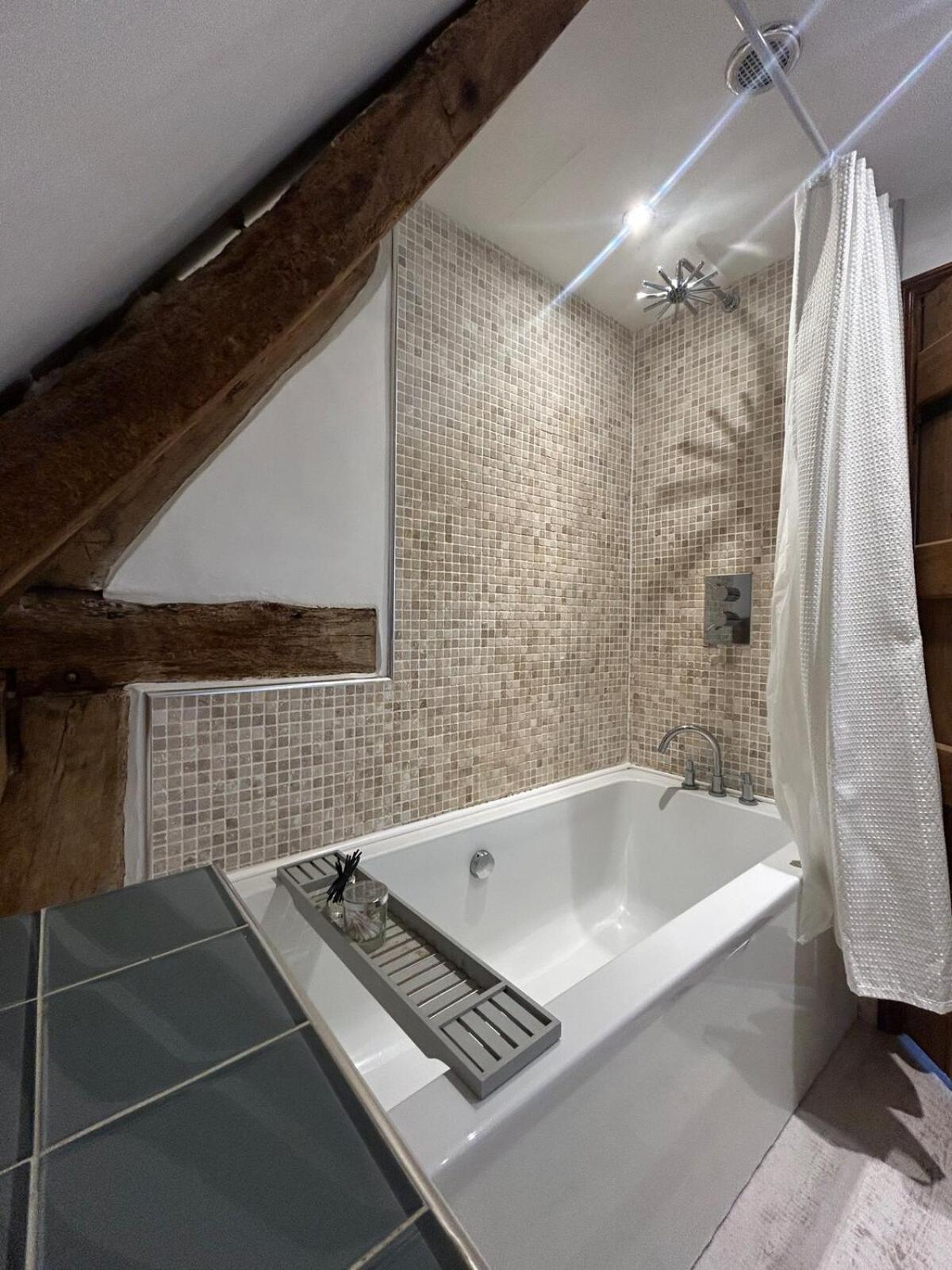 Heritage Cottage with a Pool