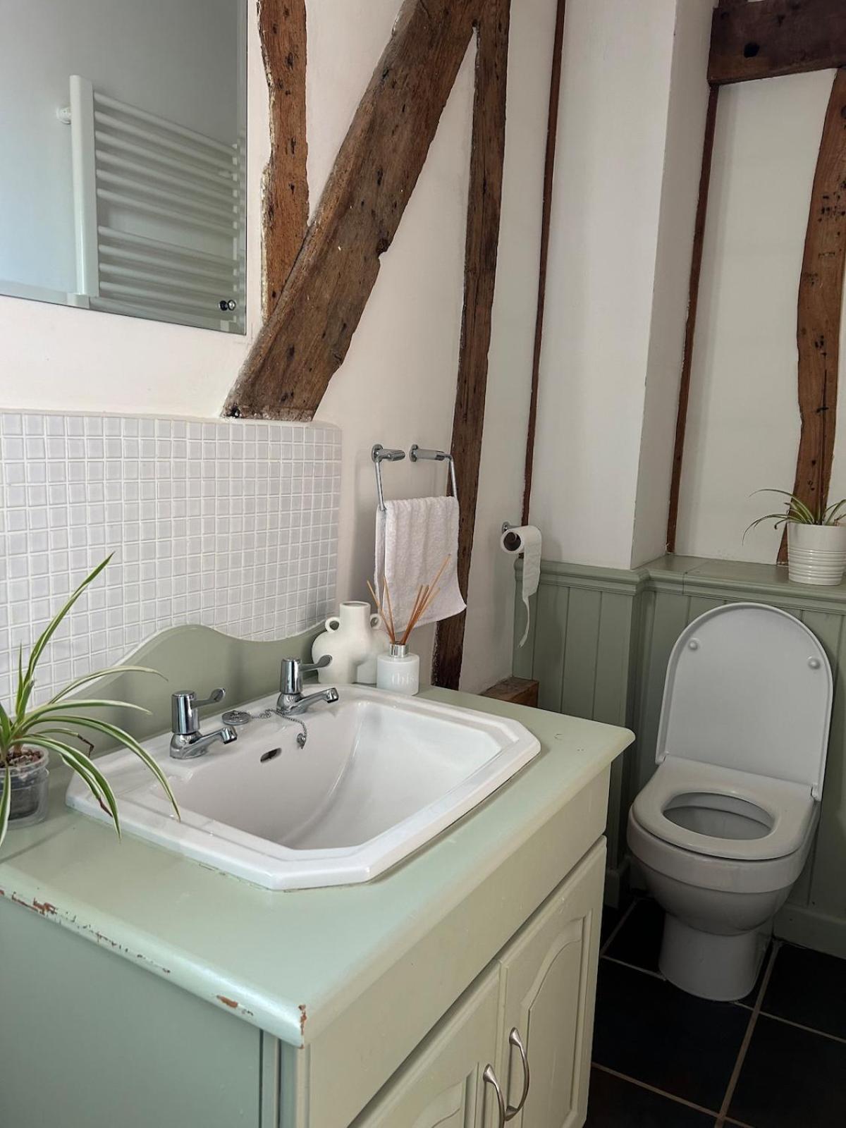 Heritage Cottage with a Pool