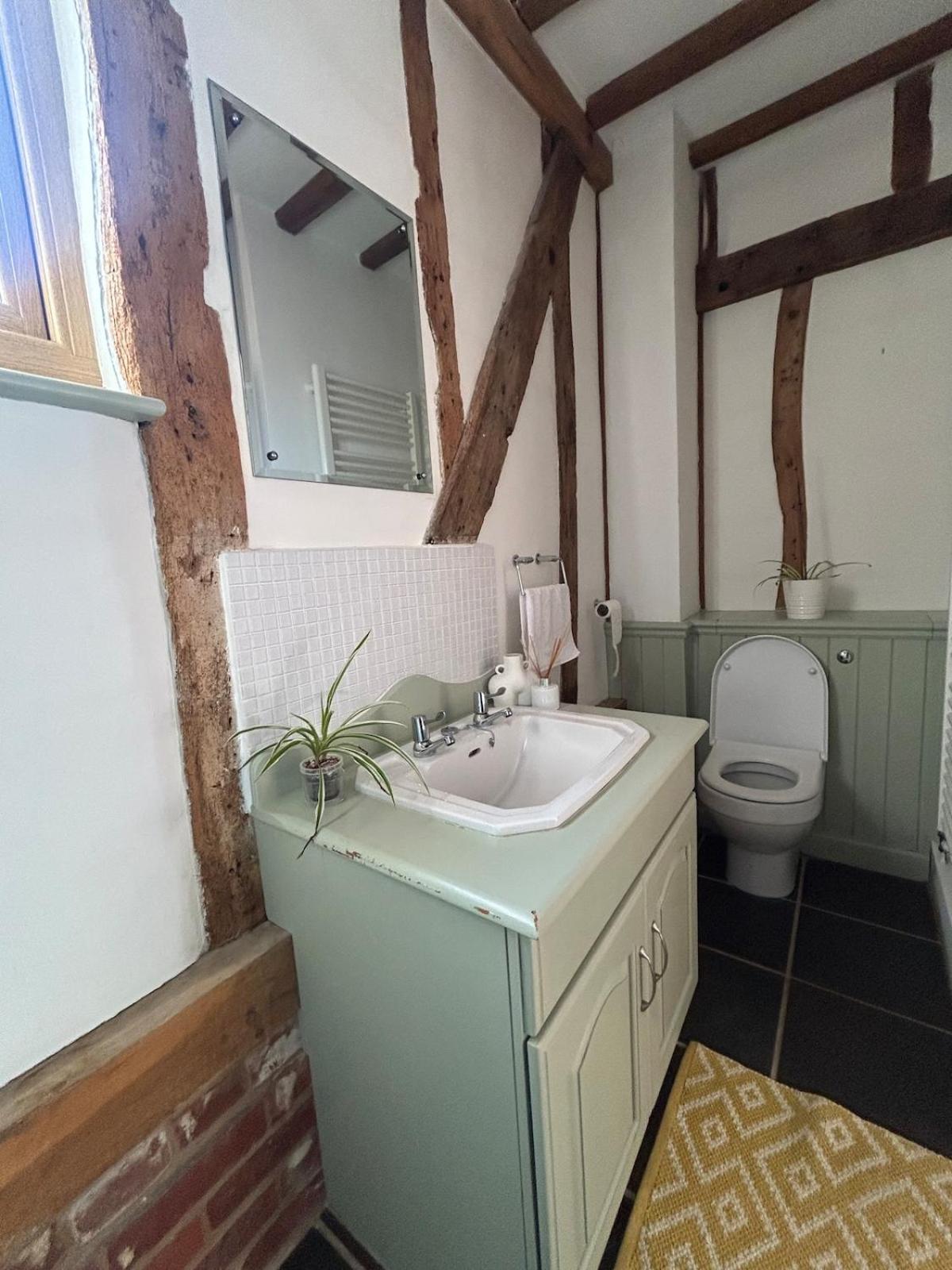 Heritage Cottage with a Pool